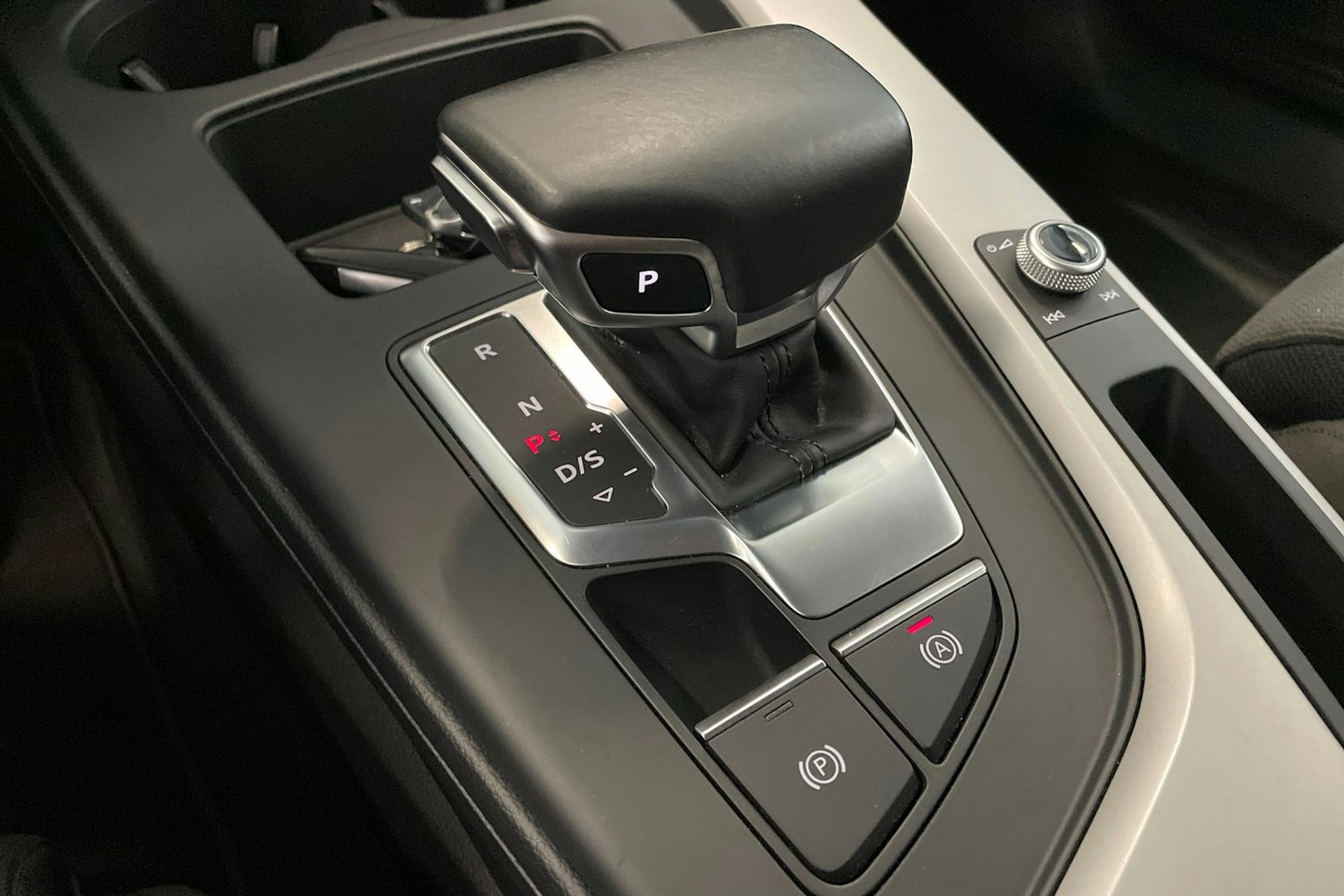 harmaa Audi A4 2019 kuva 29.