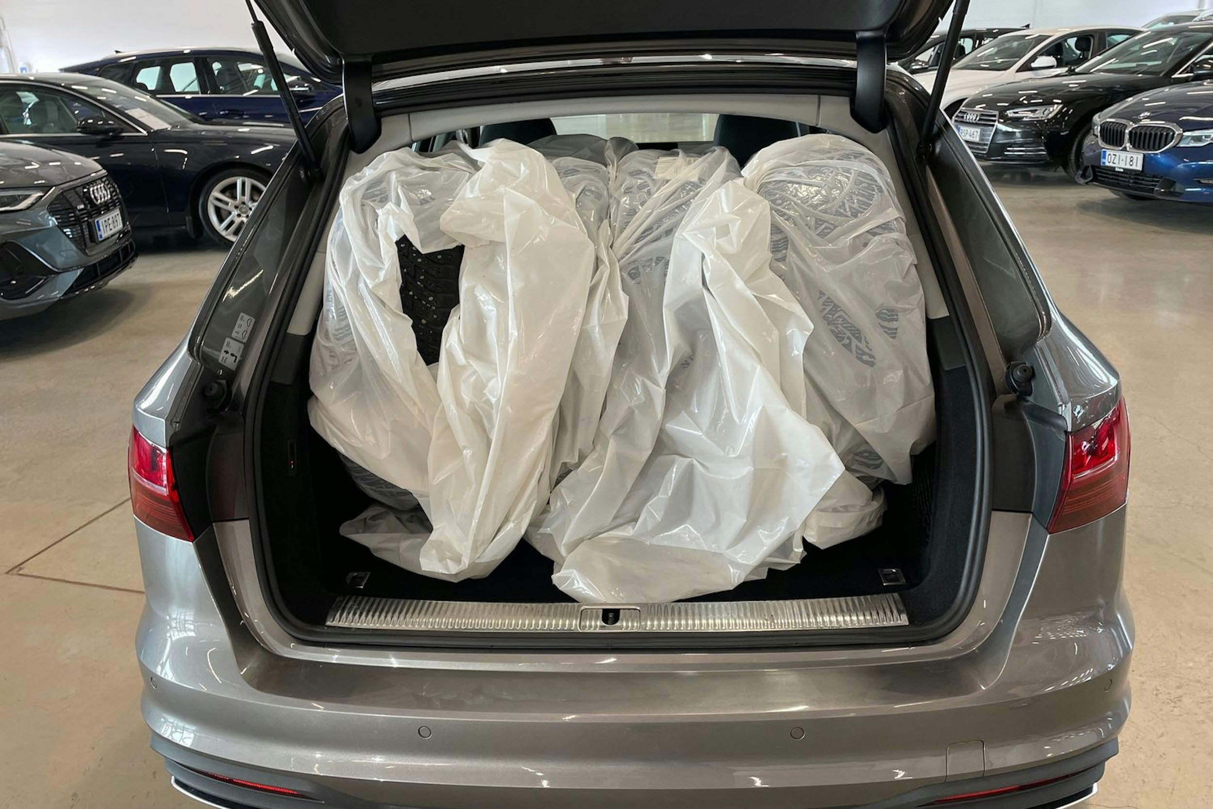harmaa Audi A4 2019 kuva 34.