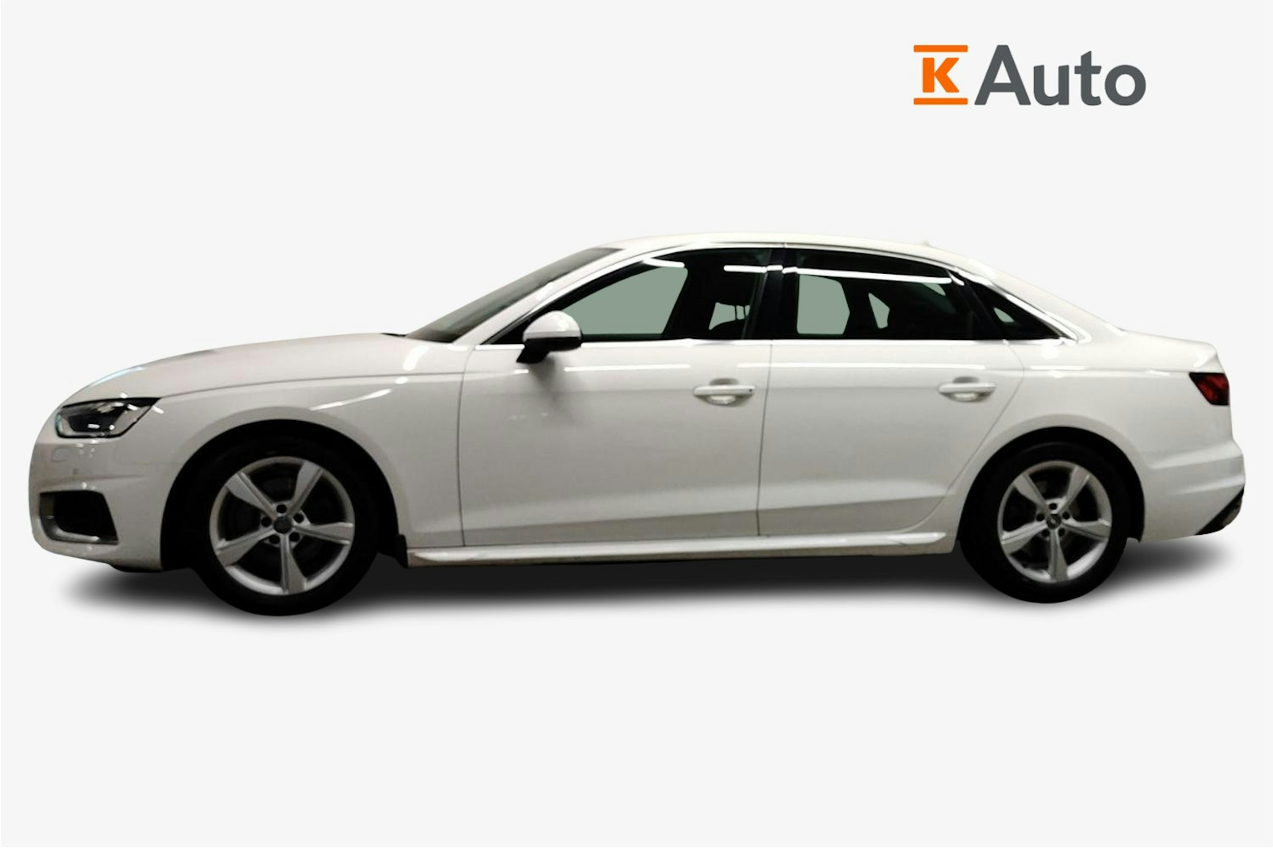 valkoinen Audi A4 2019 kuva 6.