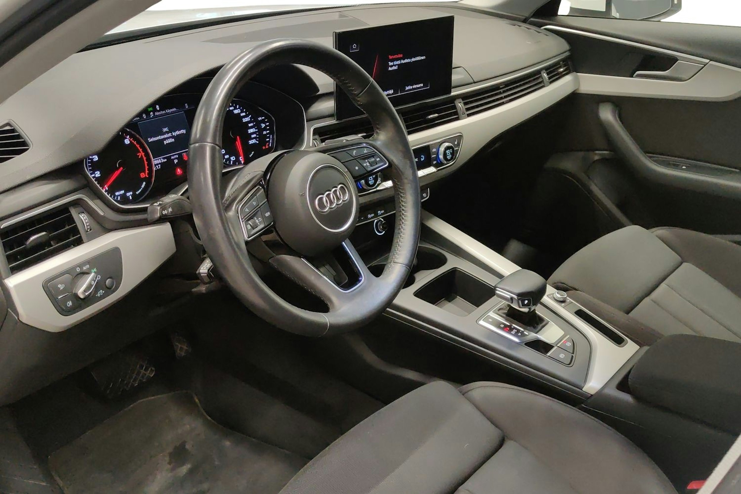valkoinen Audi A4 2019 kuva 7.