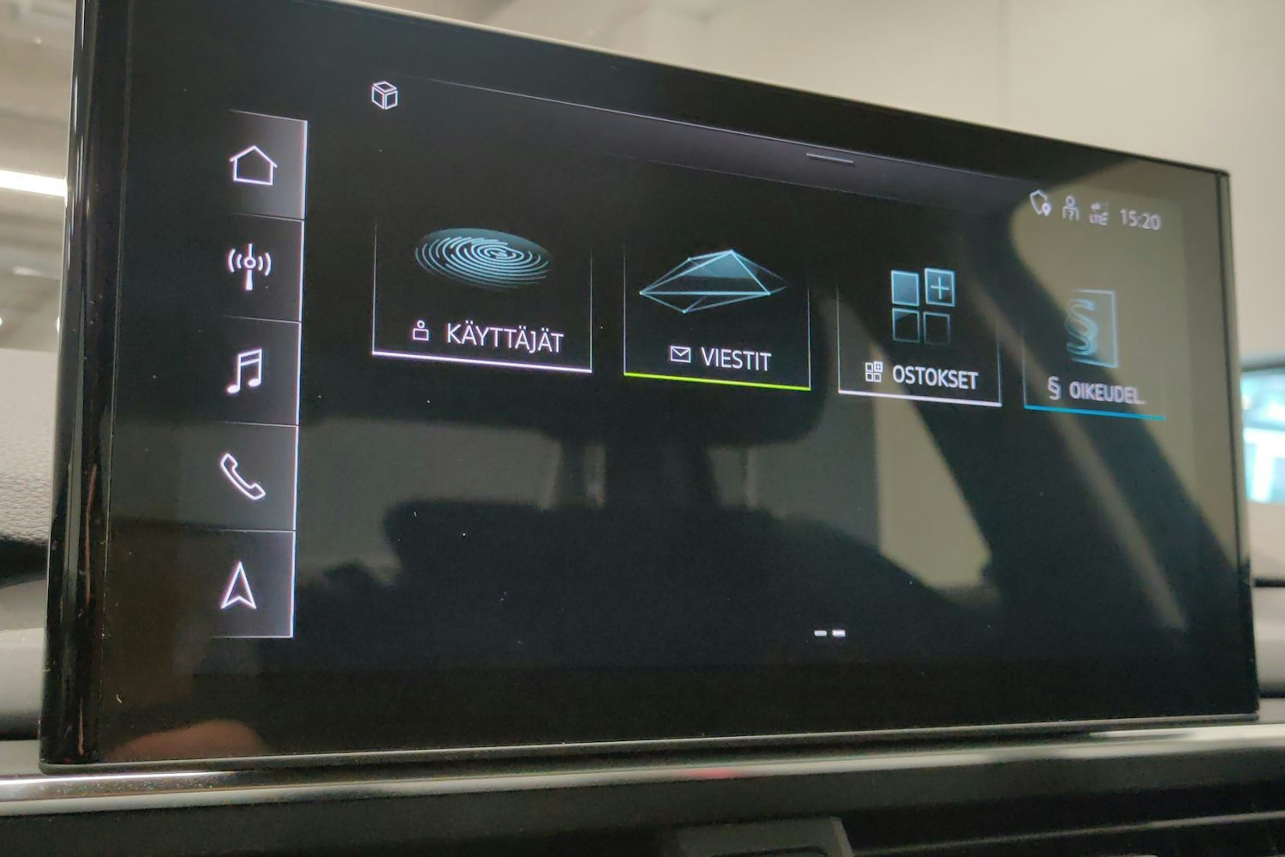 valkoinen Audi A4 2019 kuva 18.