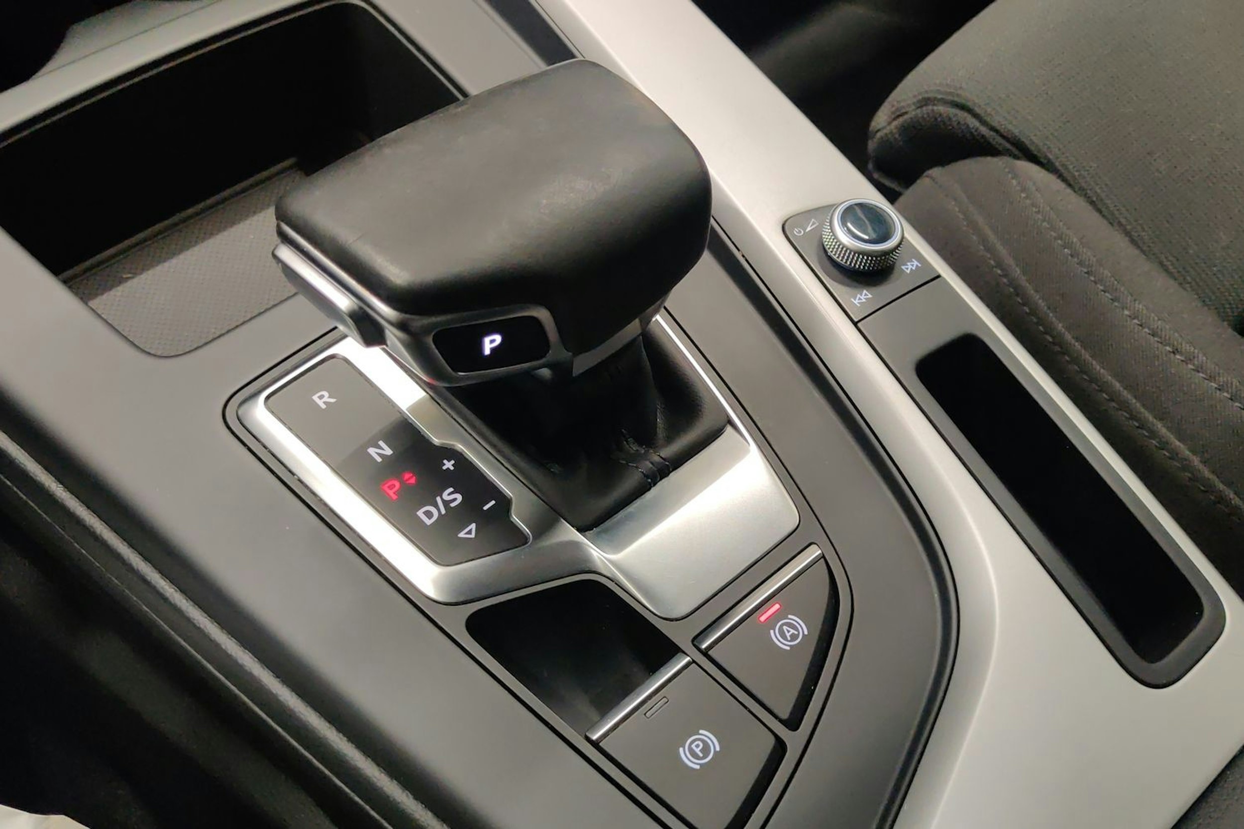 valkoinen Audi A4 2019 kuva 22.