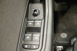 valkoinen Audi A4 2019 kuva 26.