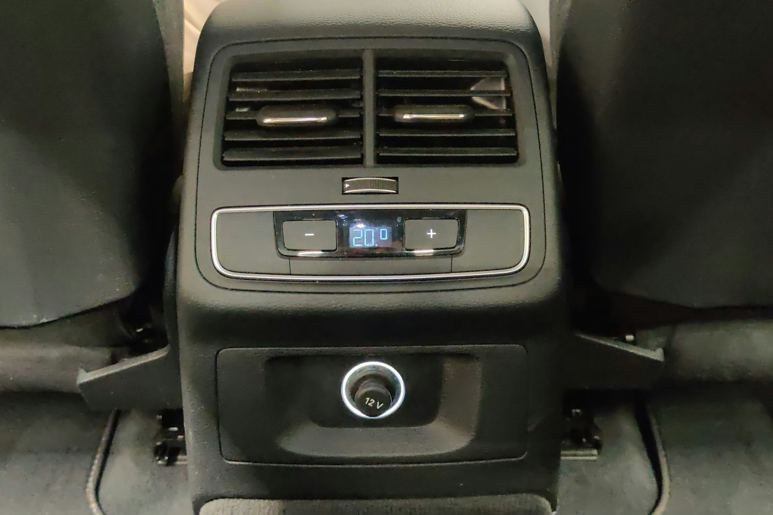valkoinen Audi A4 2019 kuva 27.