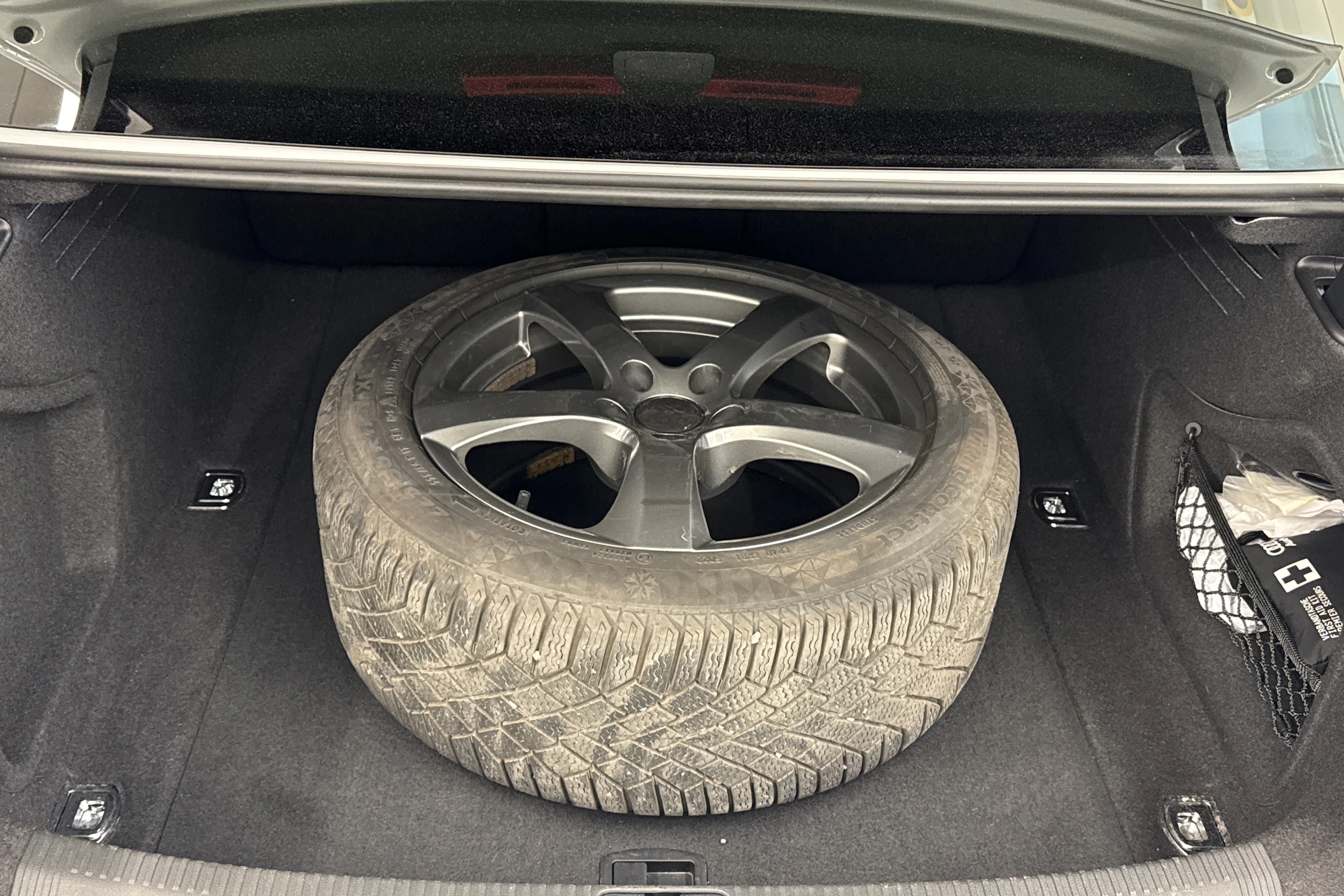 valkoinen Audi A4 2019 kuva 13.