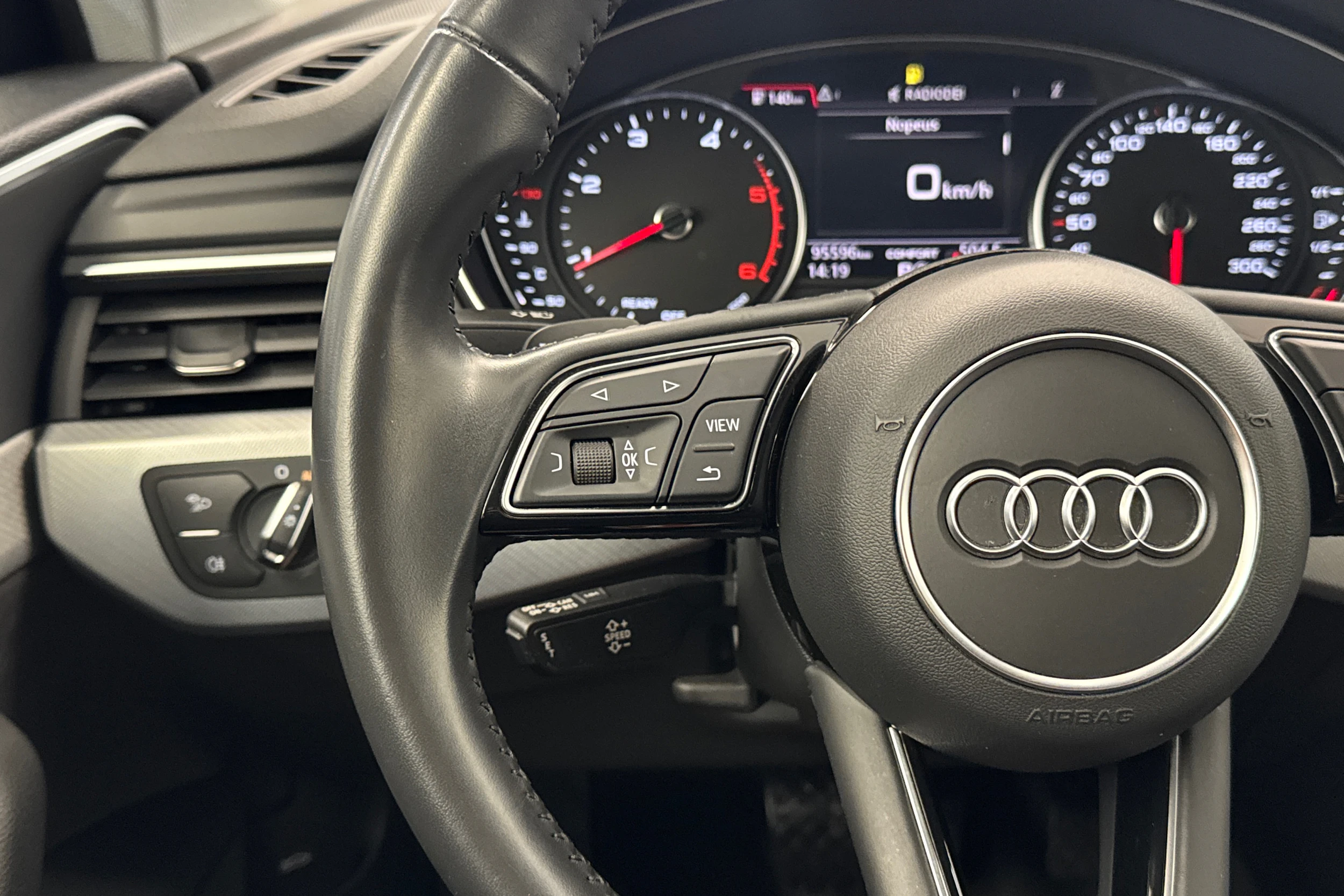 valkoinen Audi A4 2019 kuva 17.