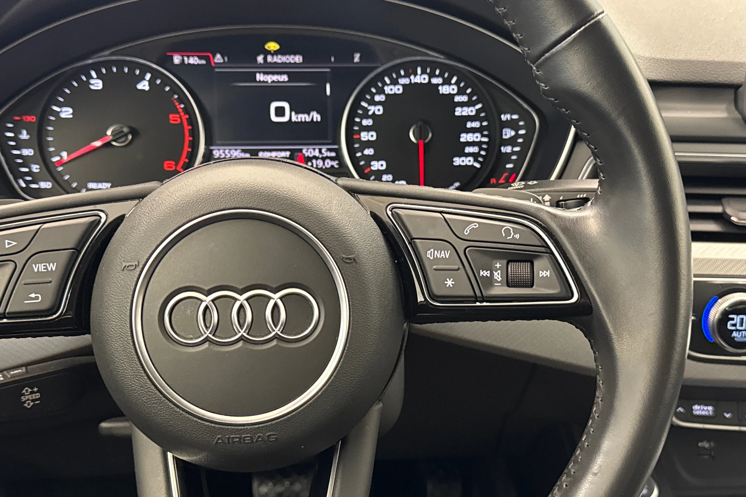 valkoinen Audi A4 2019 kuva 18.