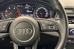 valkoinen Audi A4 2019 kuva 18.