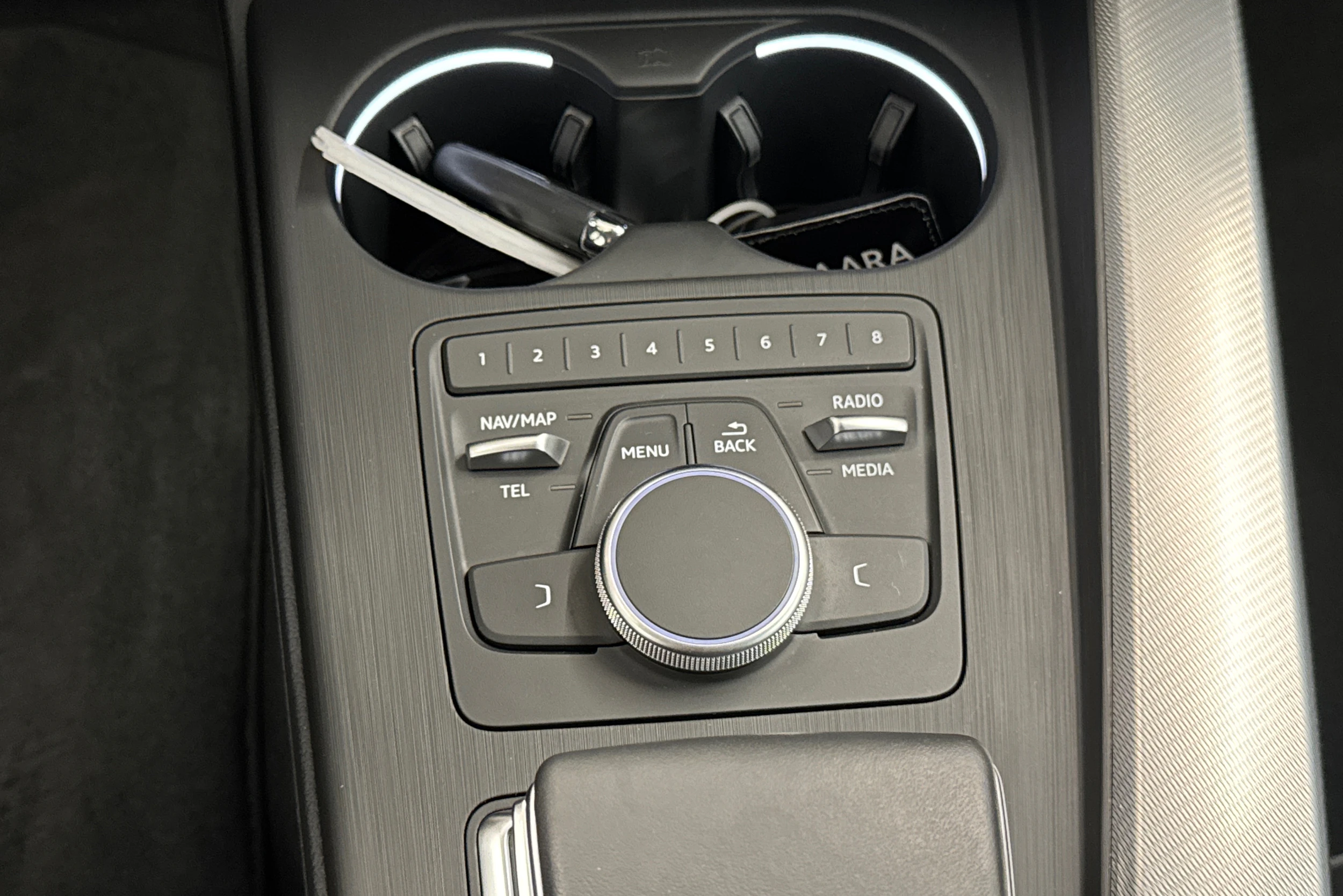 valkoinen Audi A4 2019 kuva 20.