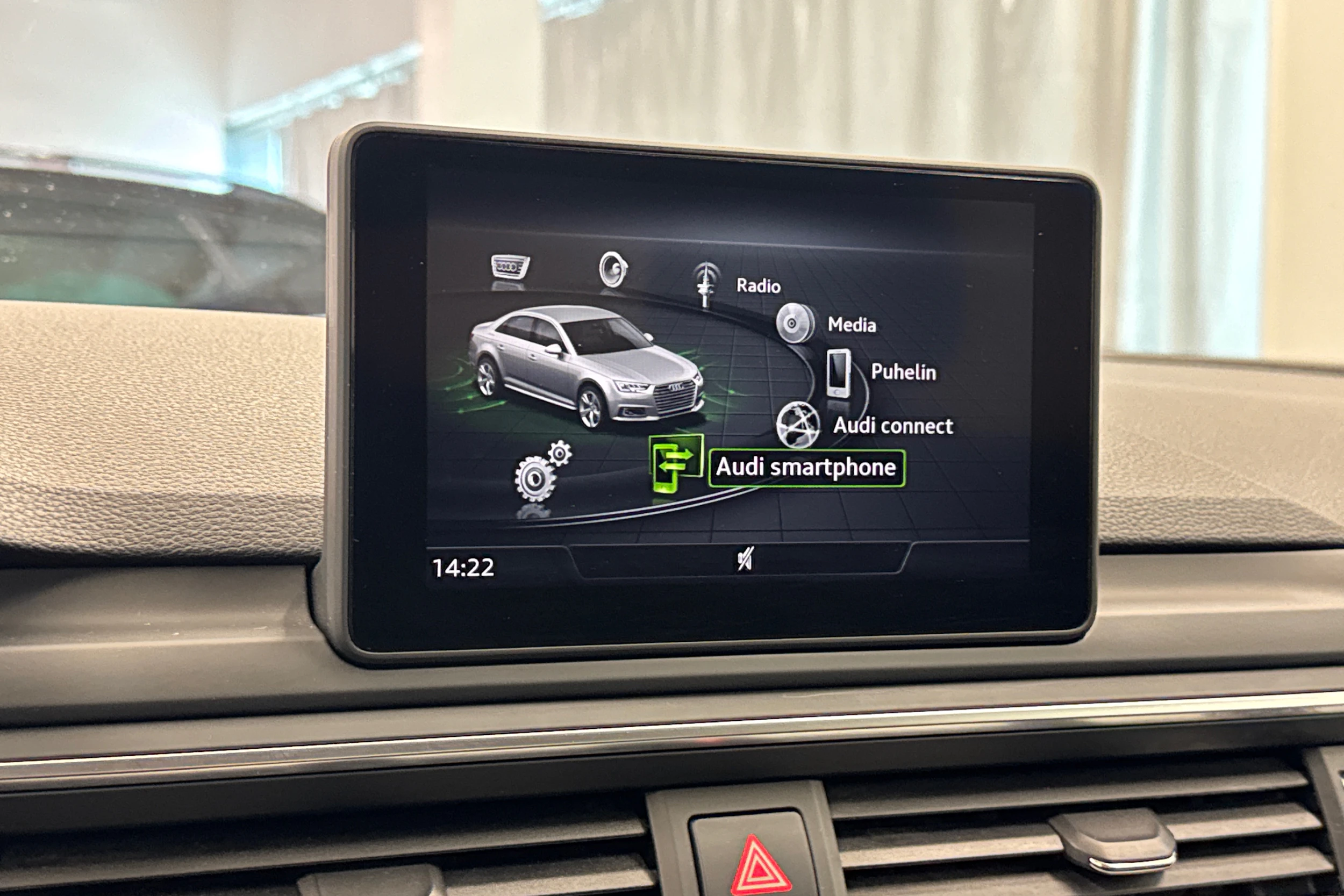 valkoinen Audi A4 2019 kuva 24.