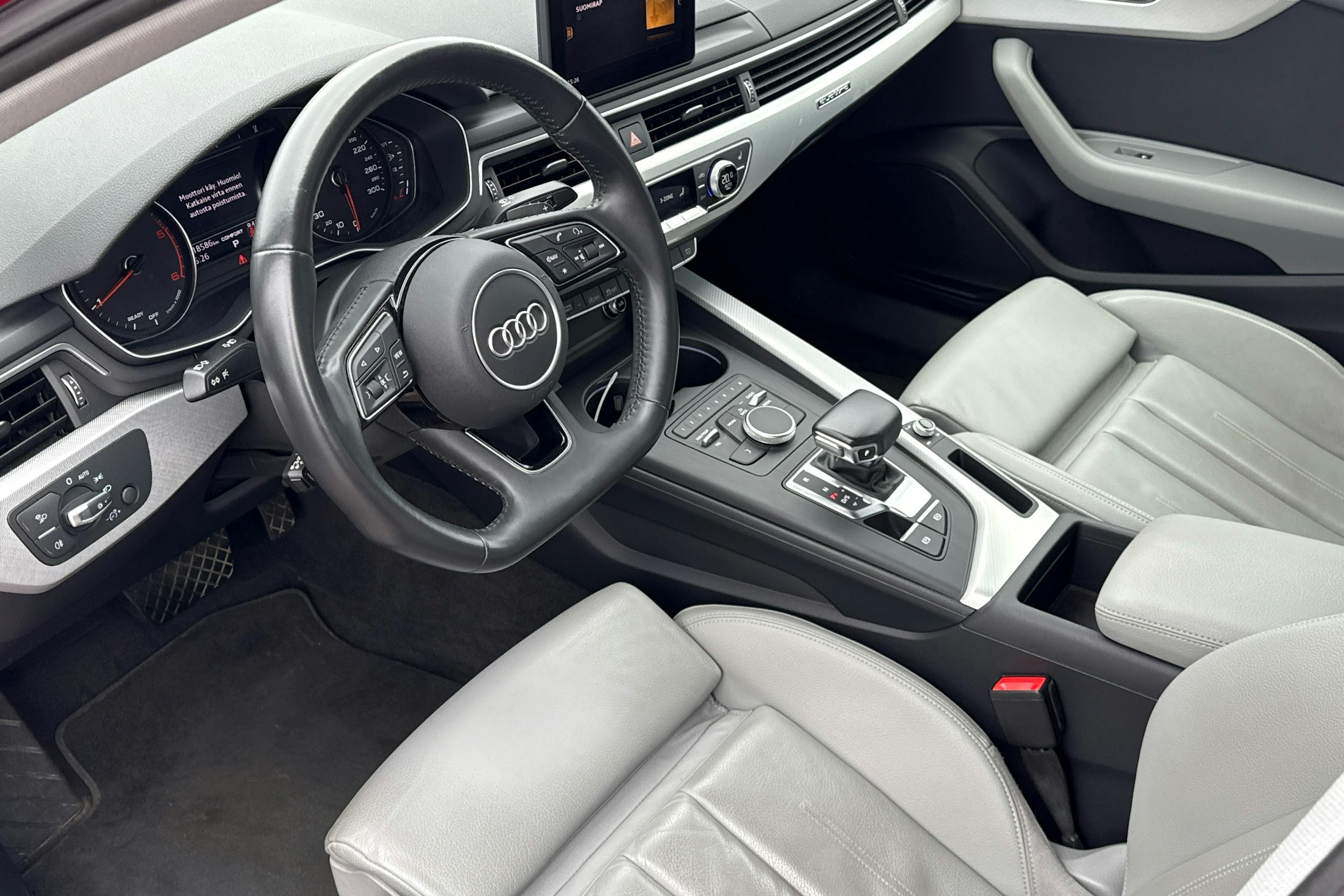 punainen Audi A4 2019 kuva 6.