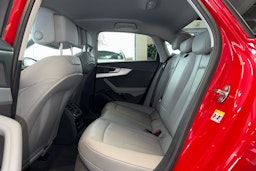 punainen Audi A4 2019 kuva 8.