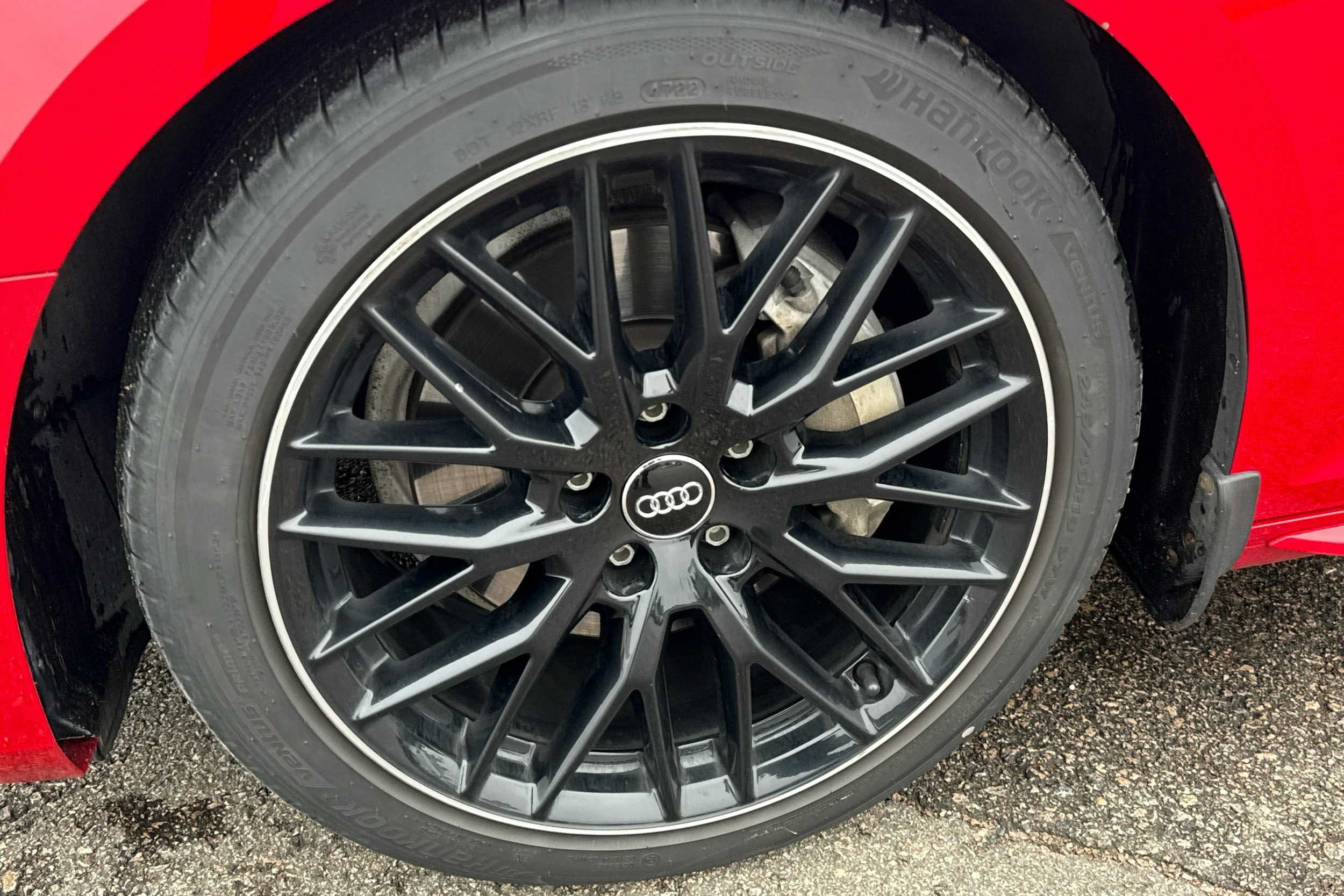 punainen Audi A4 2019 kuva 9.