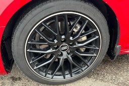 punainen Audi A4 2019 kuva 9.