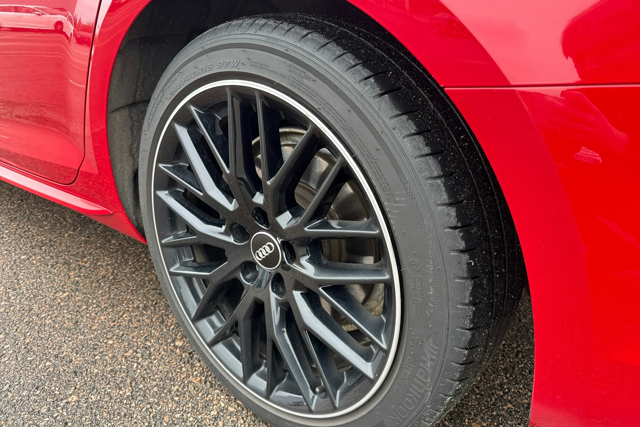 punainen Audi A4 2019 kuva 10.
