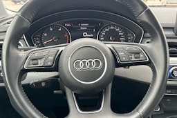 punainen Audi A4 2019 kuva 11.