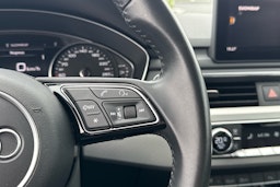 punainen Audi A4 2019 kuva 13.