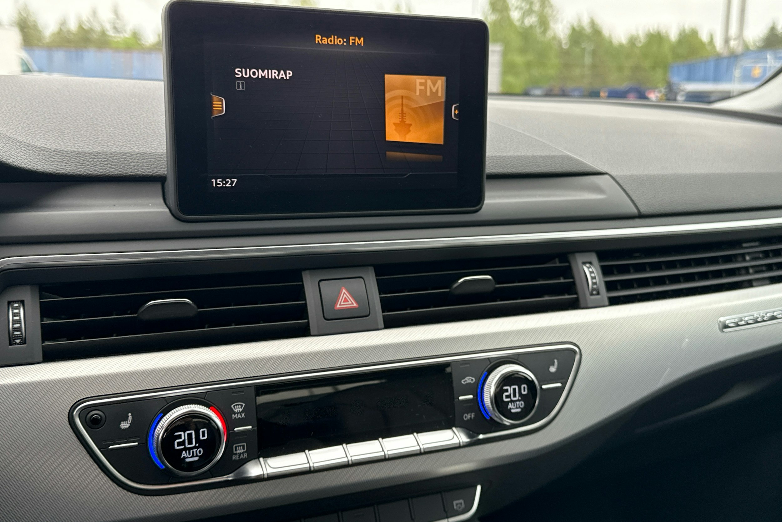 punainen Audi A4 2019 kuva 14.