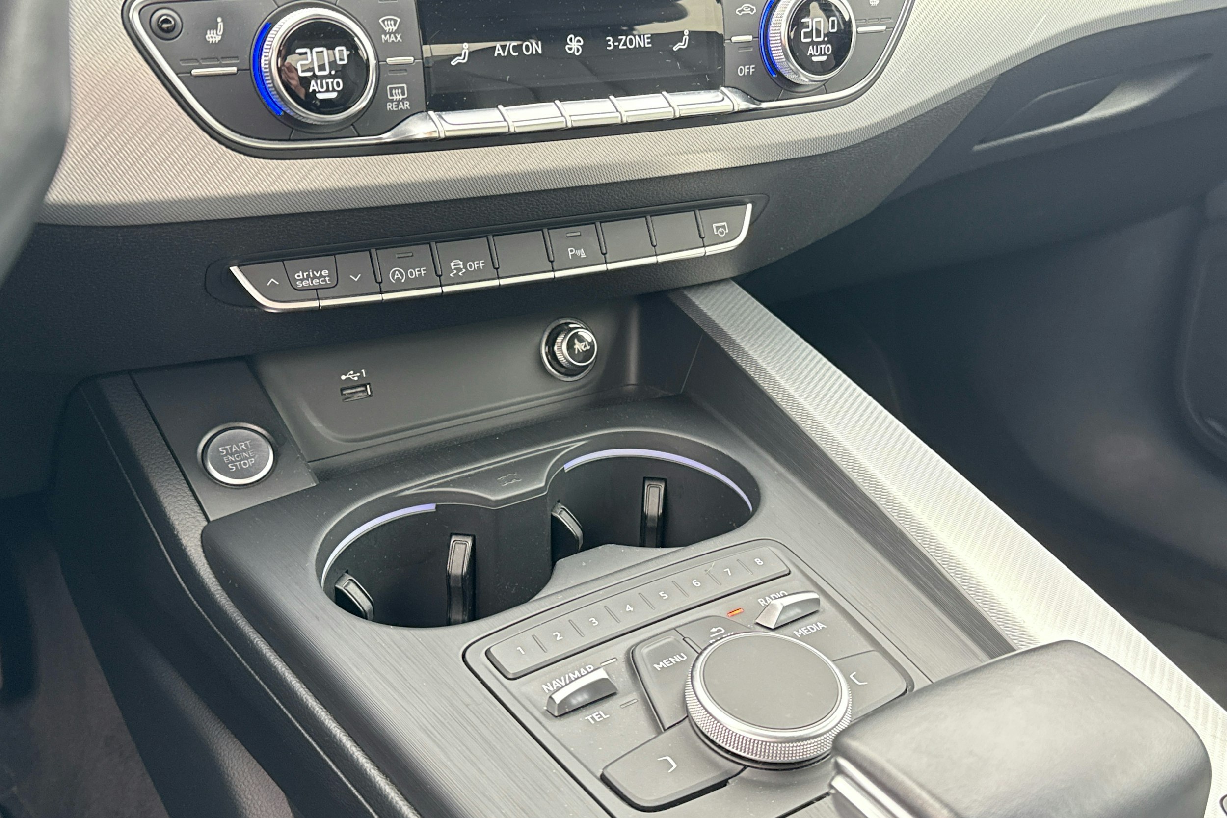 punainen Audi A4 2019 kuva 15.