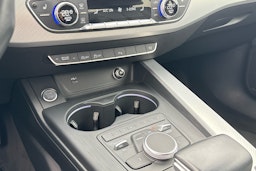 punainen Audi A4 2019 kuva 15.