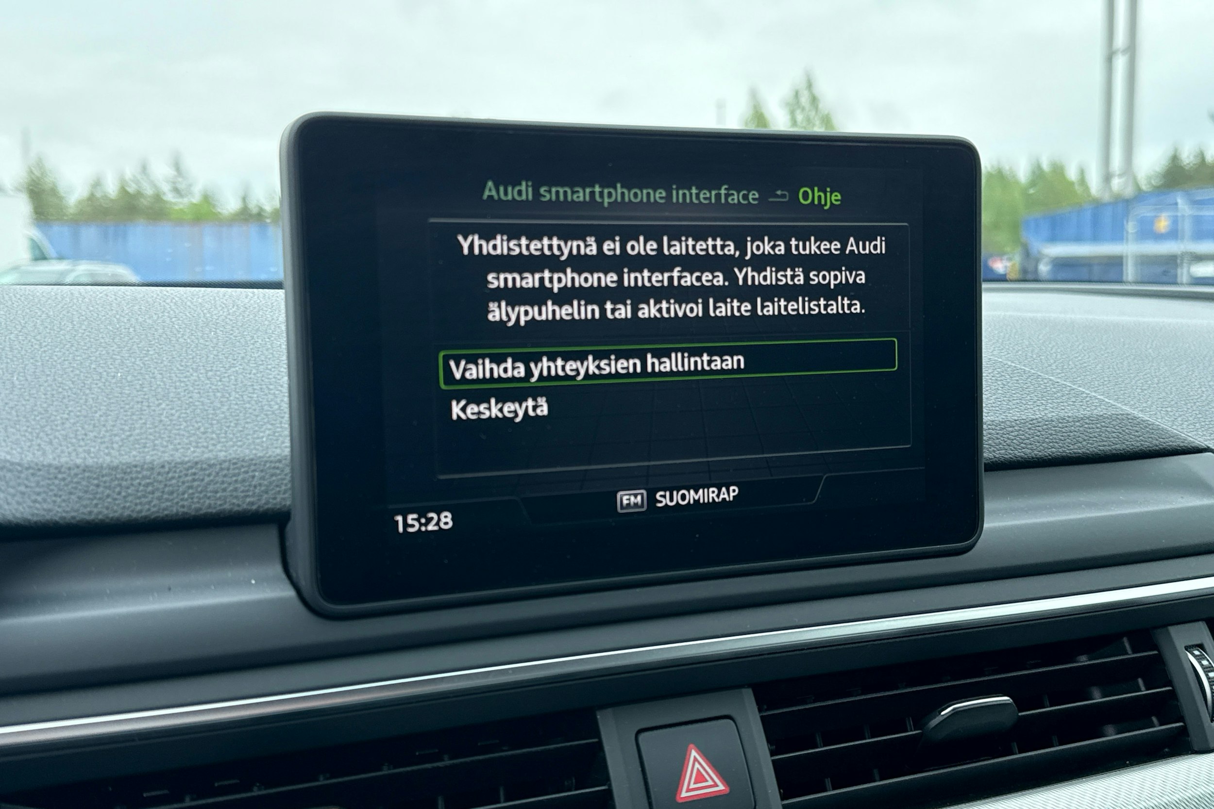 punainen Audi A4 2019 kuva 16.
