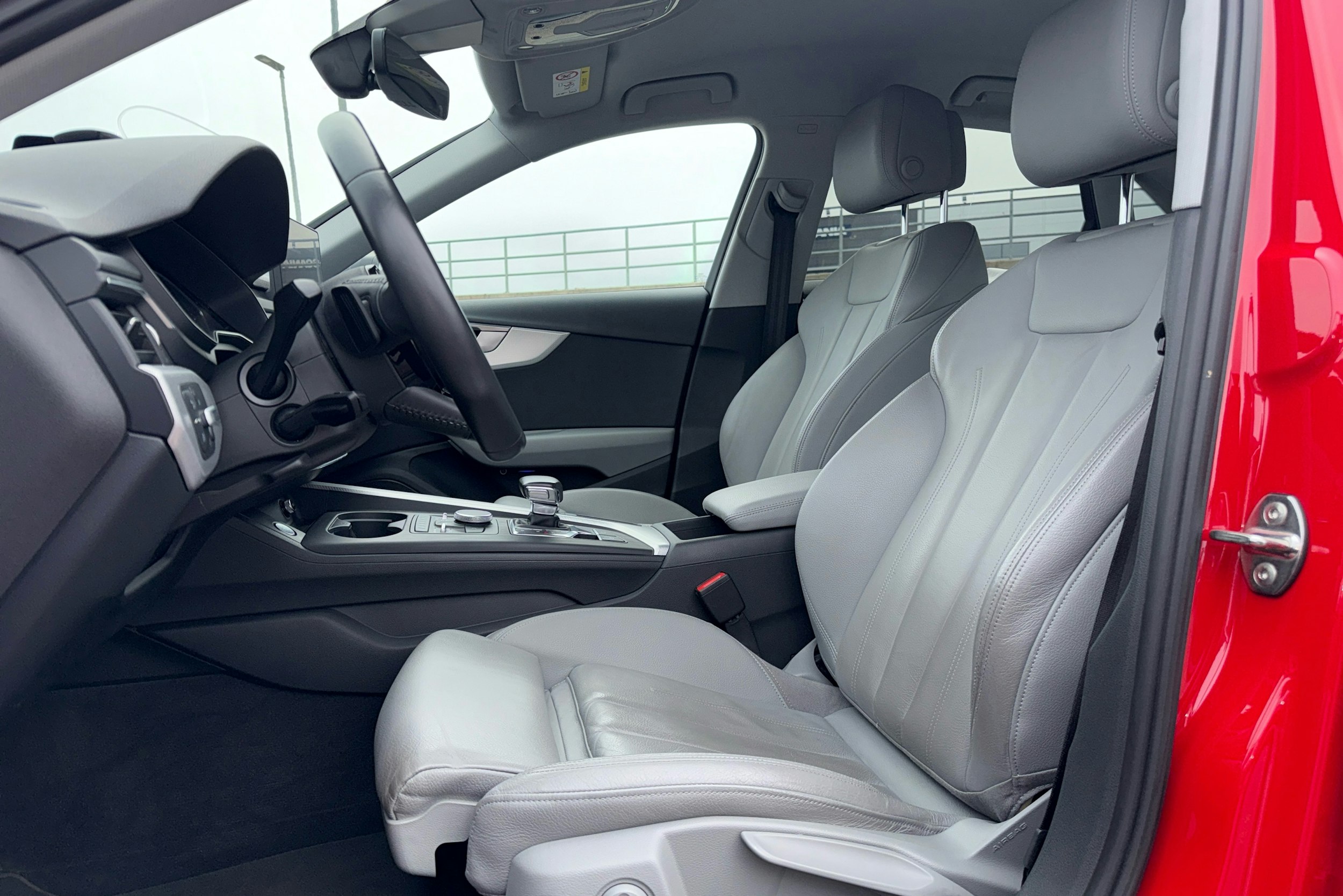 punainen Audi A4 2019 kuva 20.