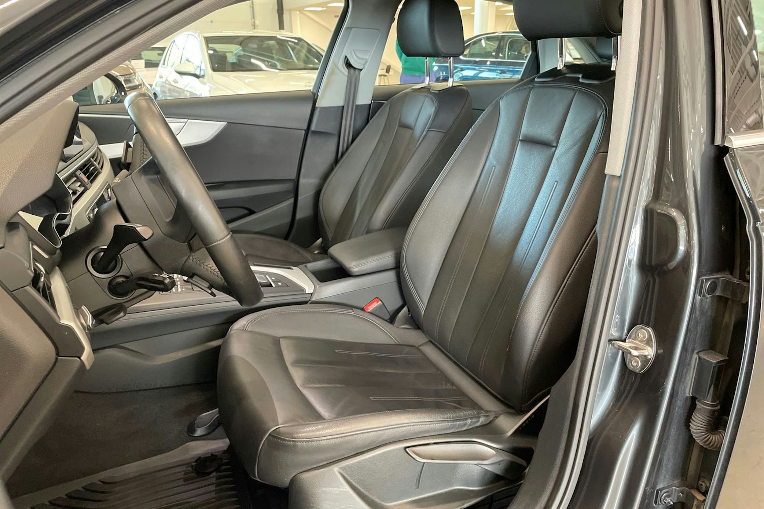harmaa Audi A4 2019 kuva 14.
