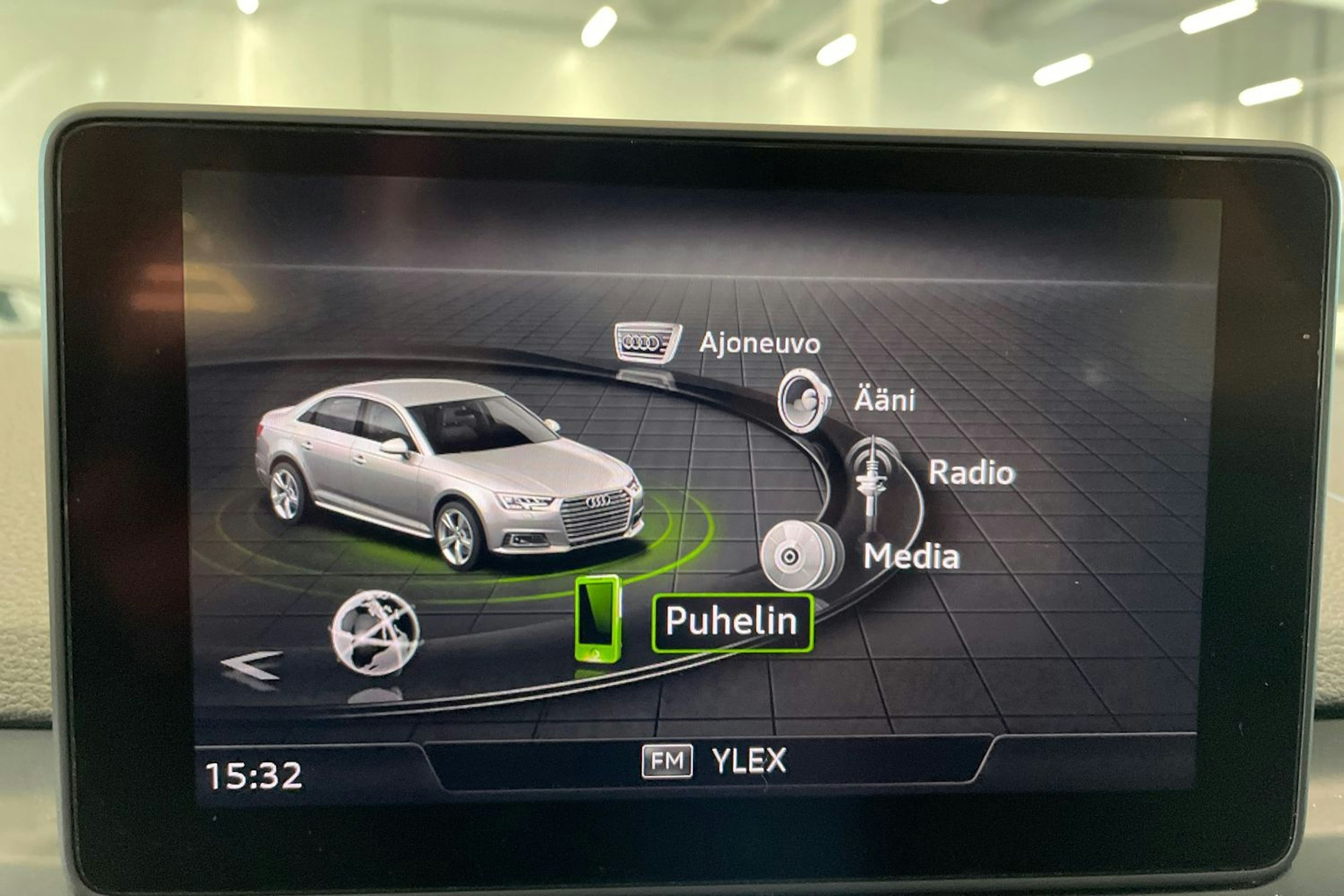 harmaa Audi A4 2019 kuva 21.