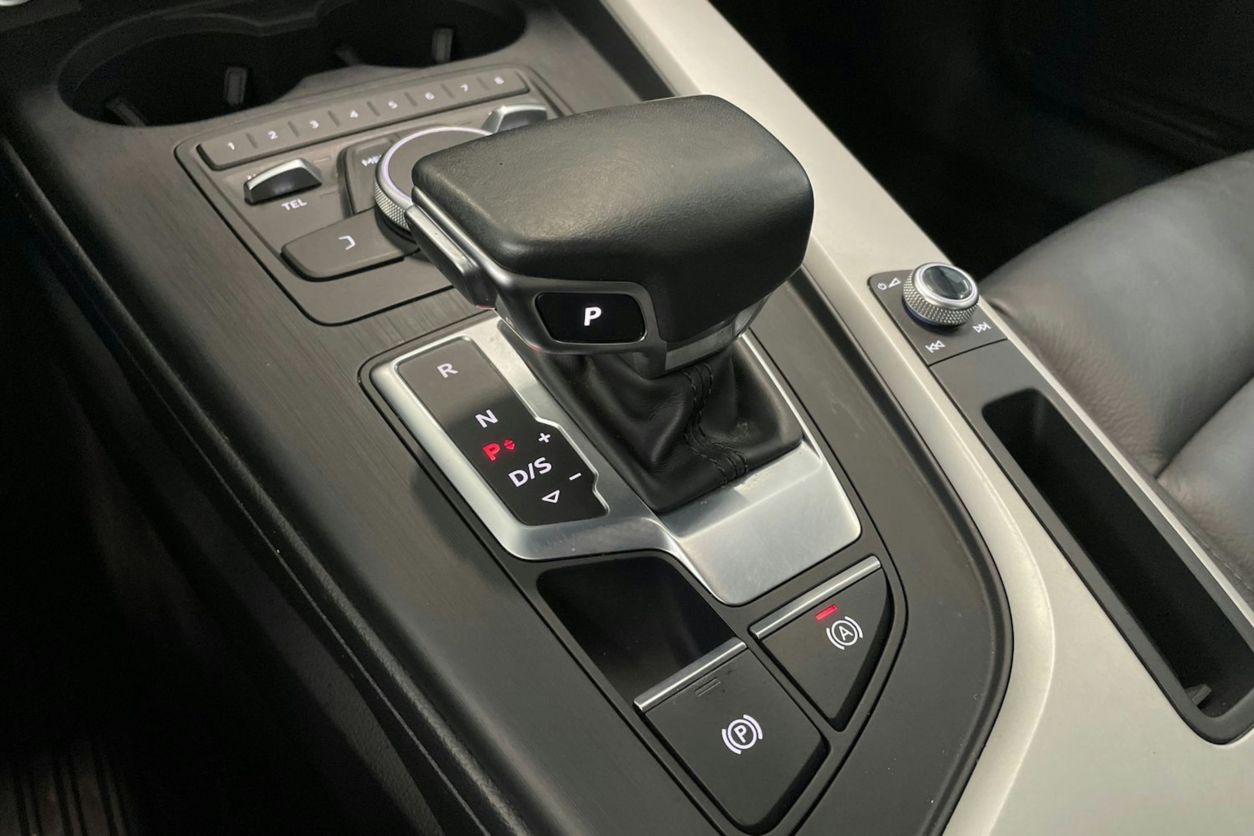 harmaa Audi A4 2019 kuva 29.
