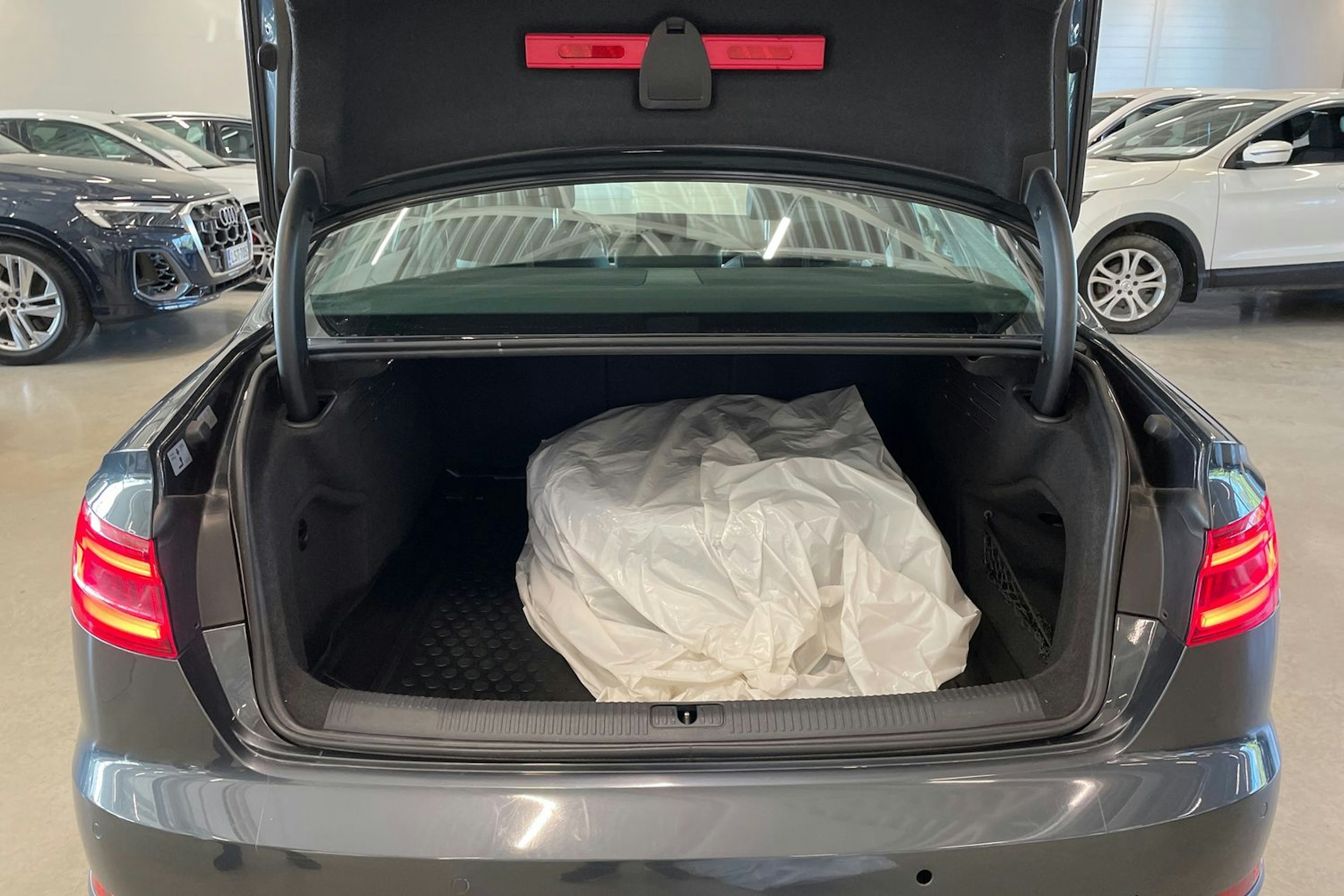 harmaa Audi A4 2019 kuva 35.