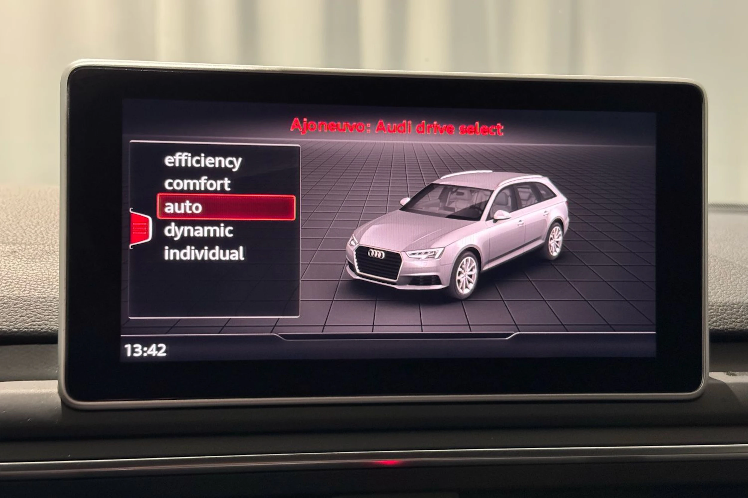 met. harmaa Audi A4 2019 kuva 29.