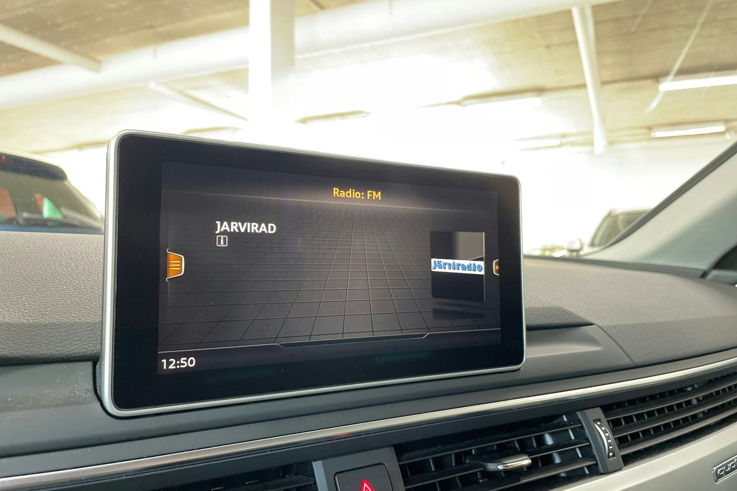 beige Audi A4 2019 kuva 23.