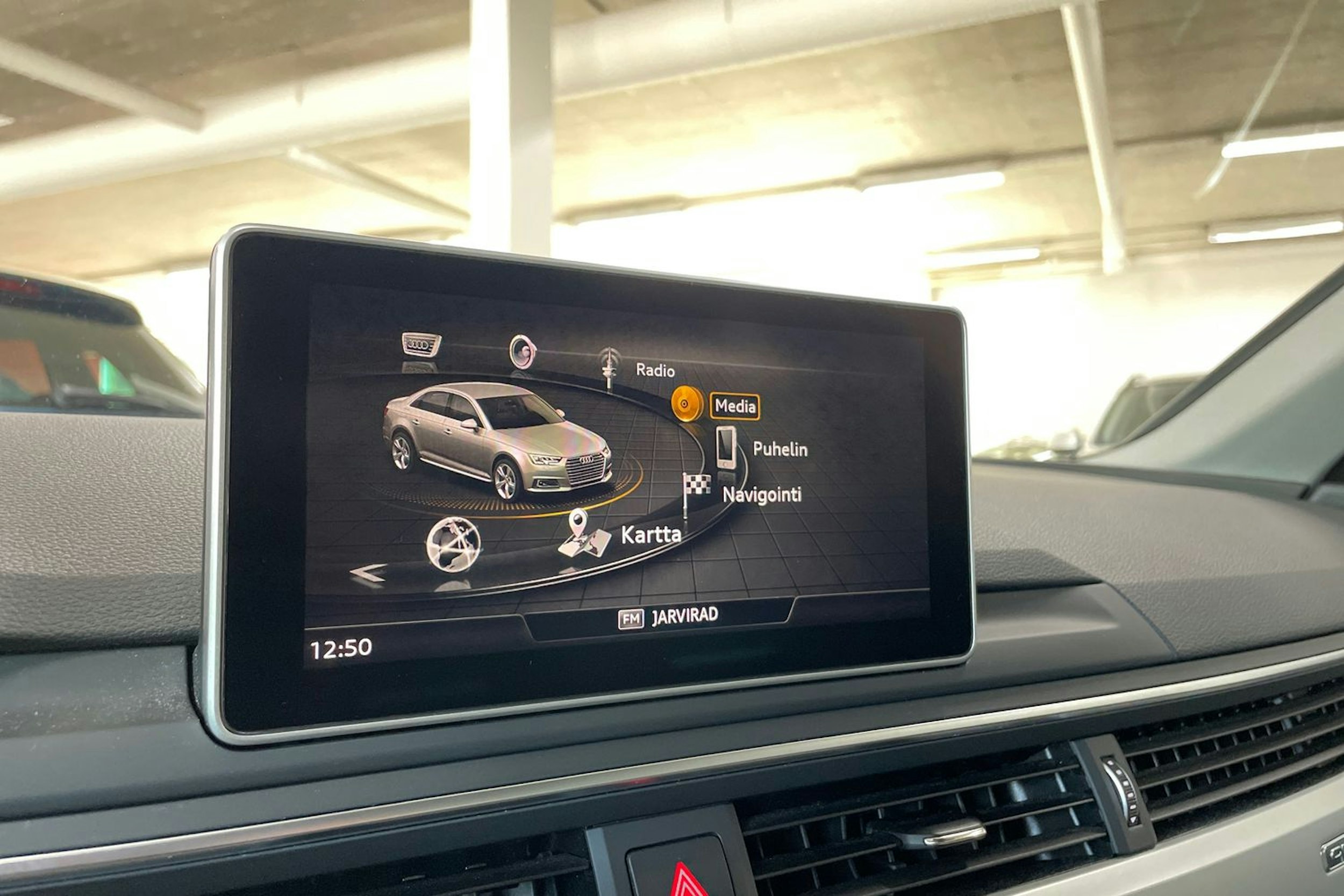 beige Audi A4 2019 kuva 24.