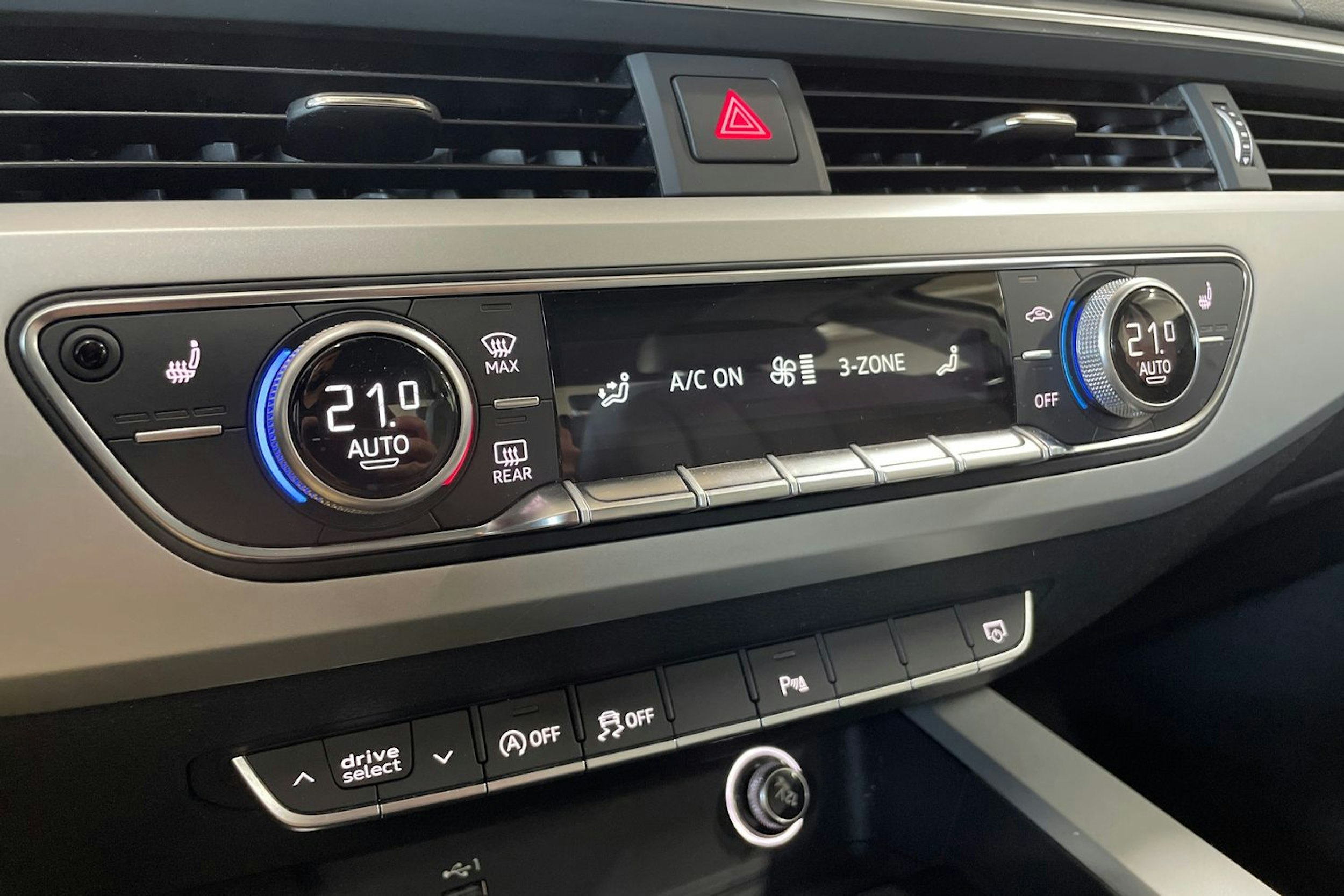 beige Audi A4 2019 kuva 25.