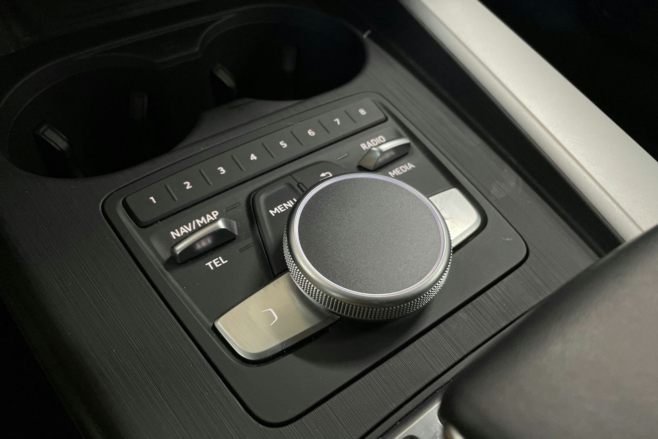 beige Audi A4 2019 kuva 26.