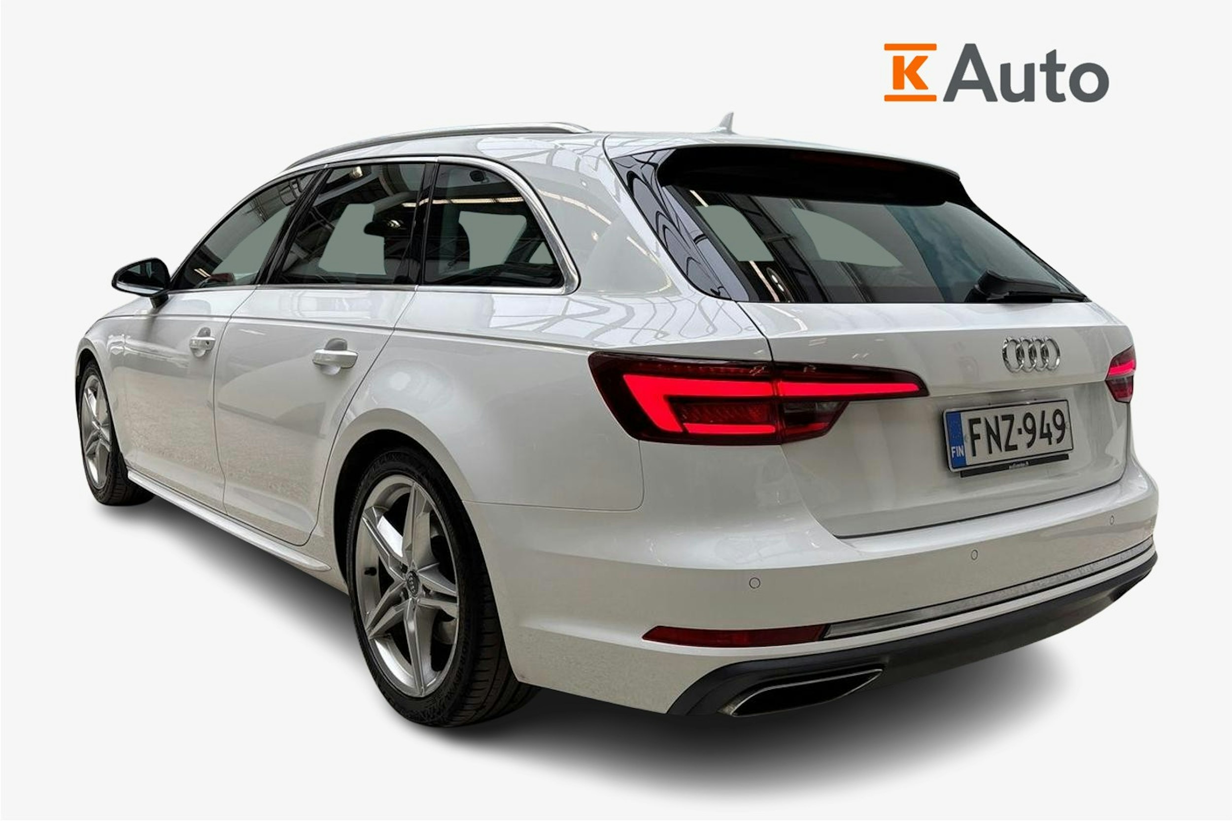 valkoinen Audi A4 2019 kuva 2.