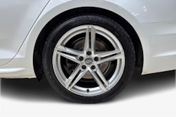 valkoinen Audi A4 2019 kuva 11.