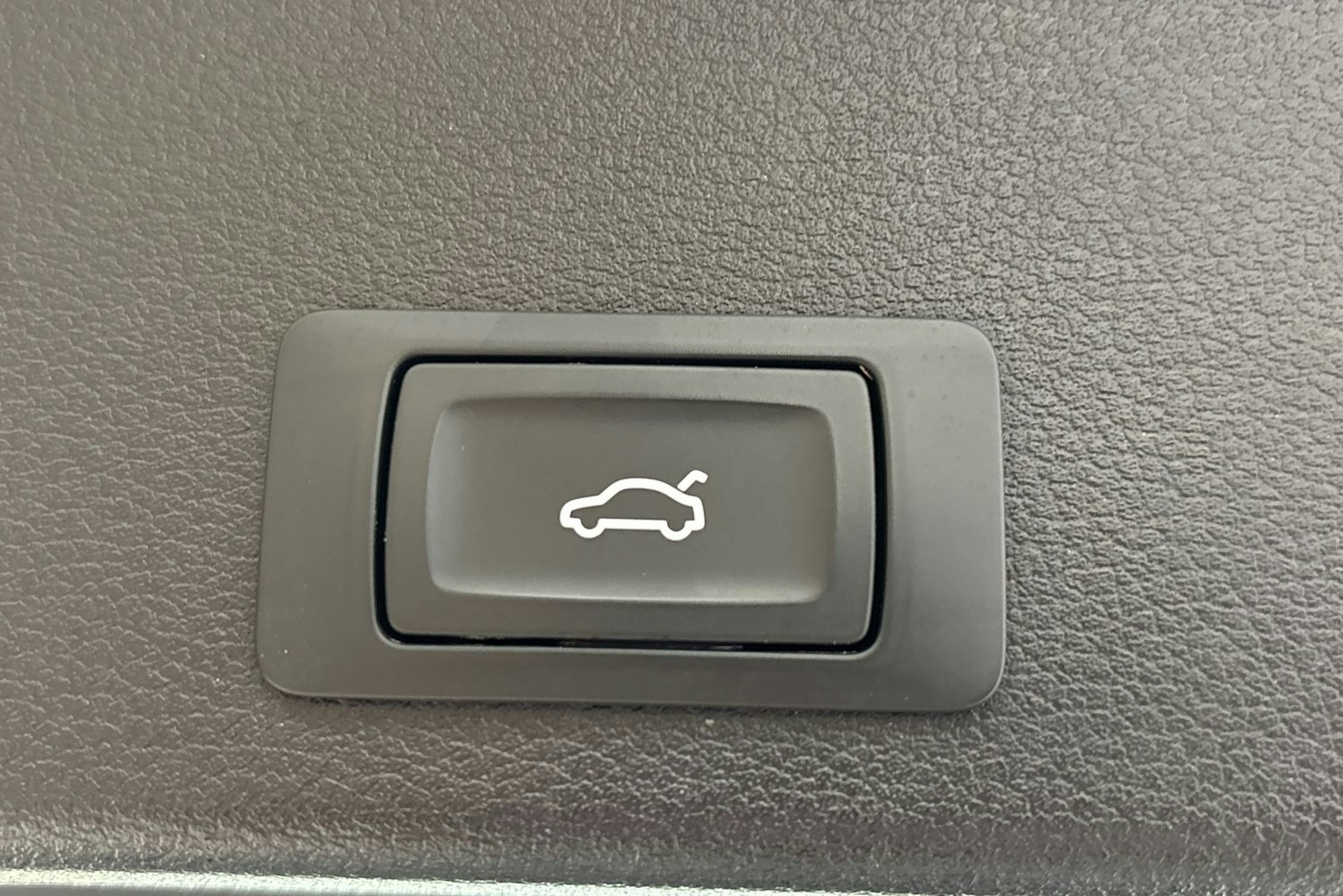 valkoinen Audi A4 2019 kuva 17.
