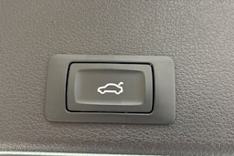 valkoinen Audi A4 2019 kuva 17.