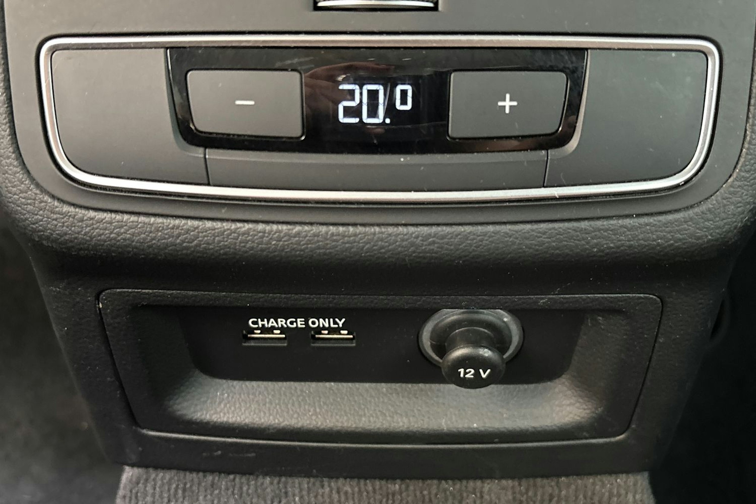 valkoinen Audi A4 2019 kuva 18.