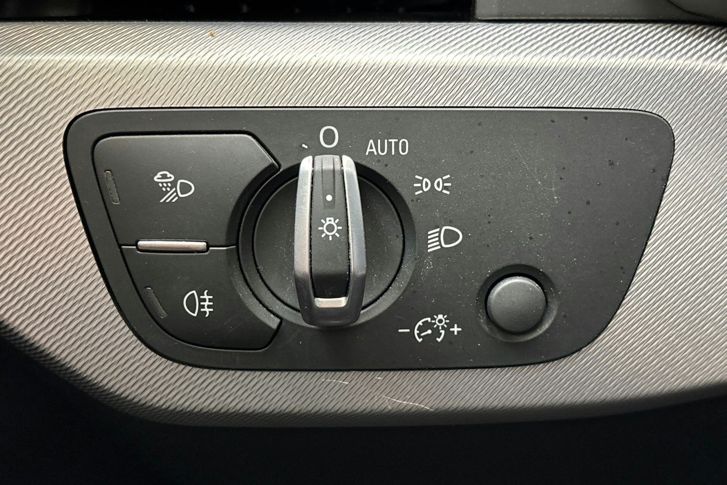 valkoinen Audi A4 2019 kuva 20.