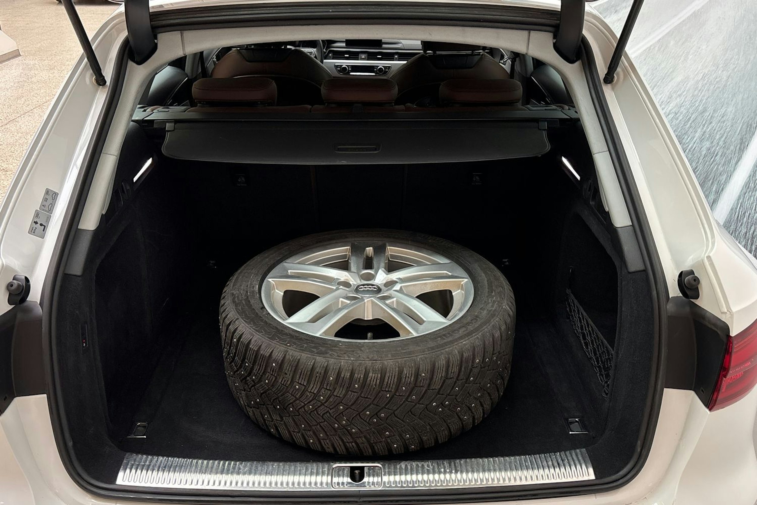 valkoinen Audi A4 2019 kuva 21.