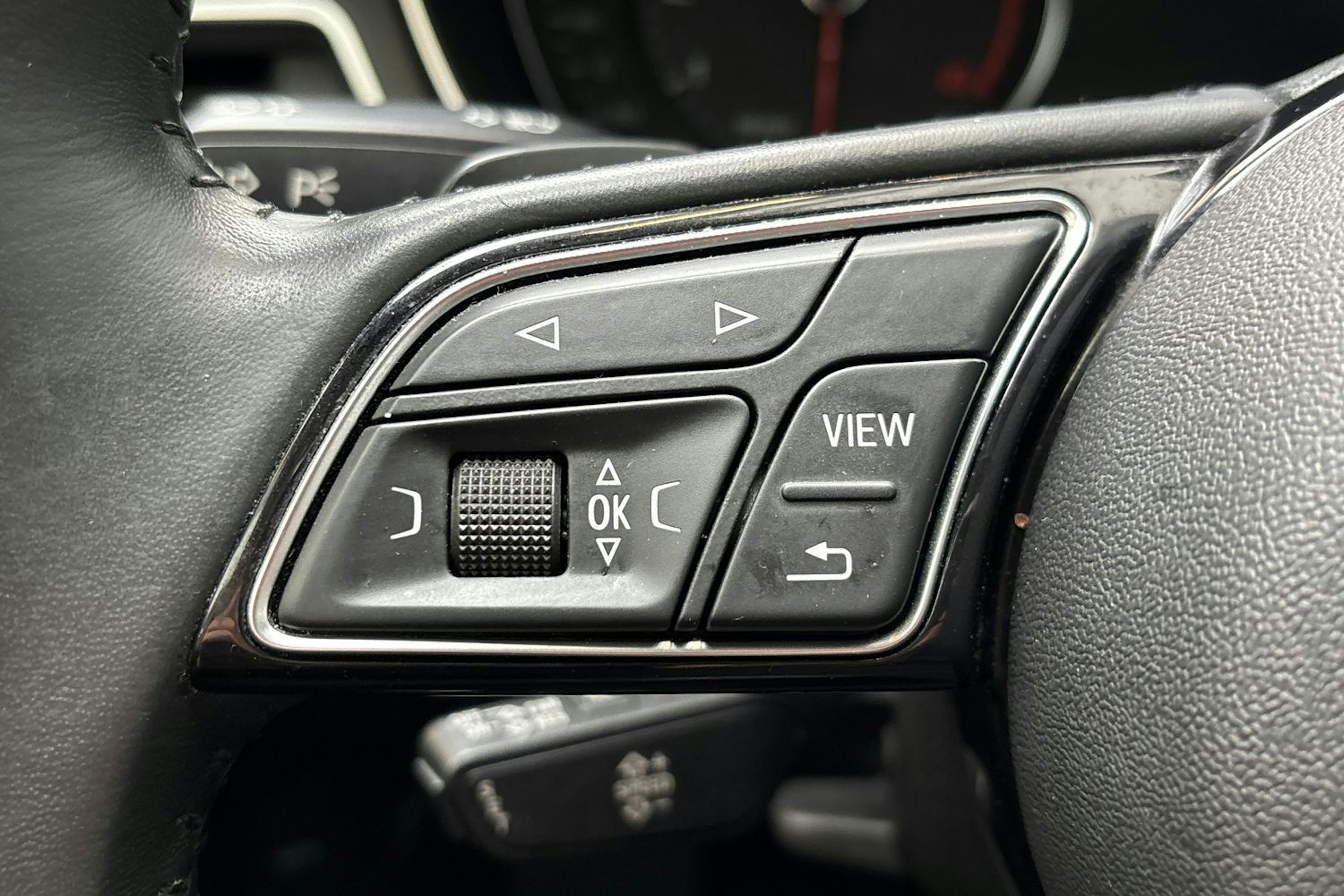 valkoinen Audi A4 2019 kuva 22.