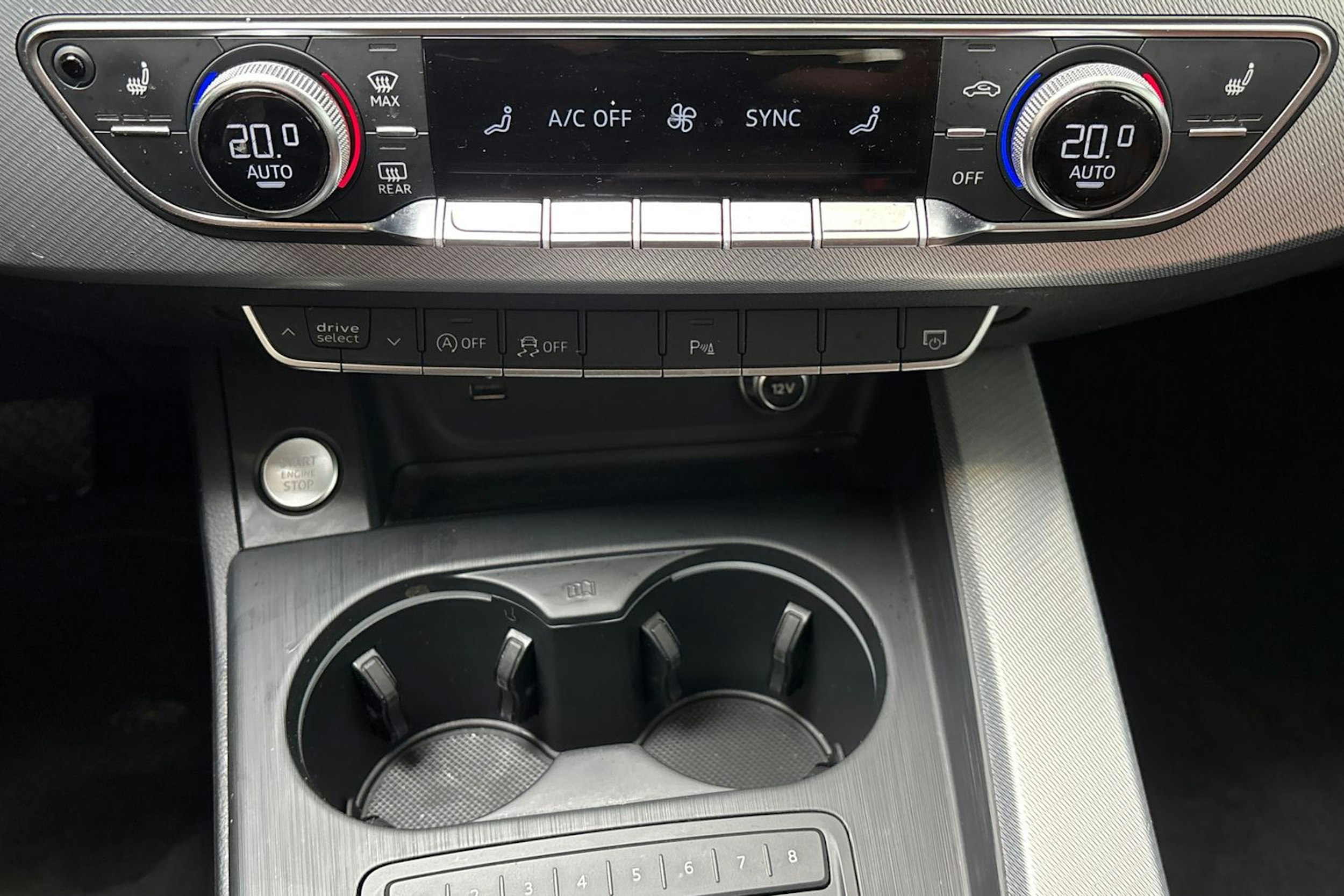 valkoinen Audi A4 2019 kuva 30.