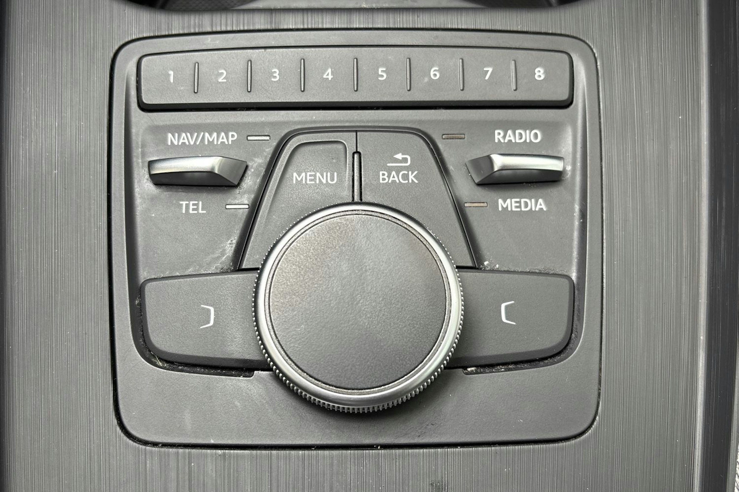 valkoinen Audi A4 2019 kuva 31.