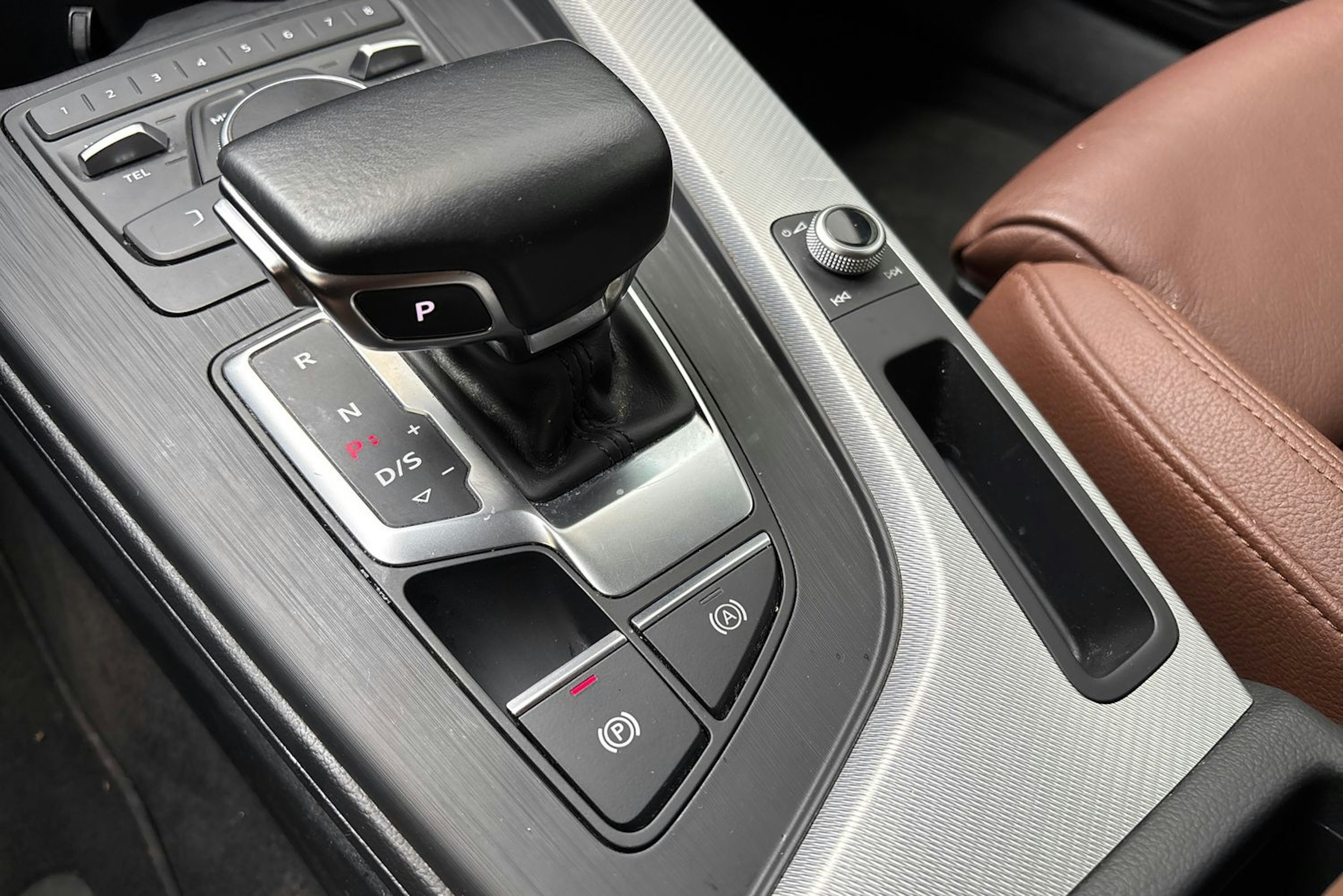 valkoinen Audi A4 2019 kuva 32.