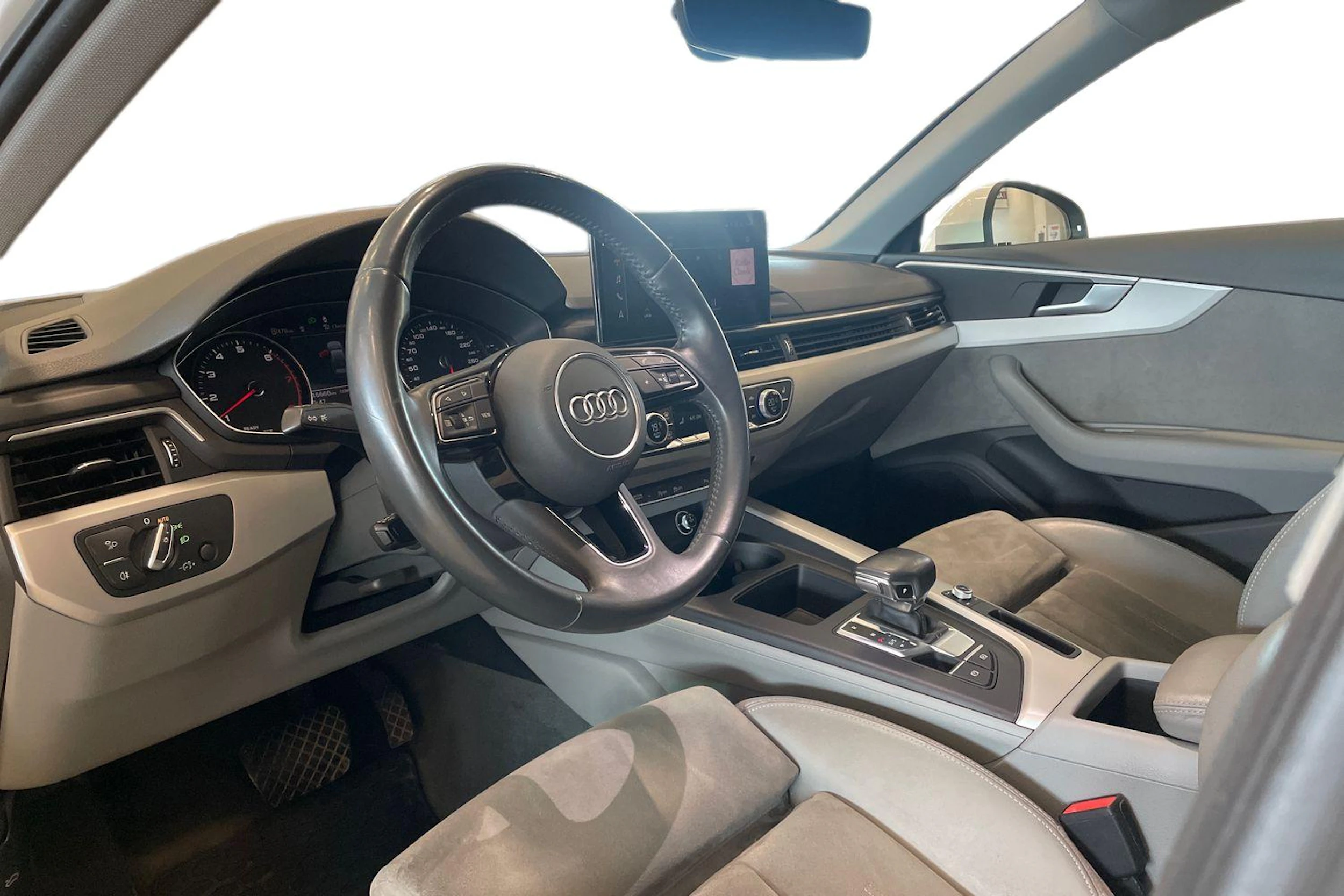 valkoinen Audi A4 2020 kuva 6.