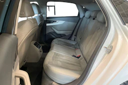 valkoinen Audi A4 2020 kuva 8.