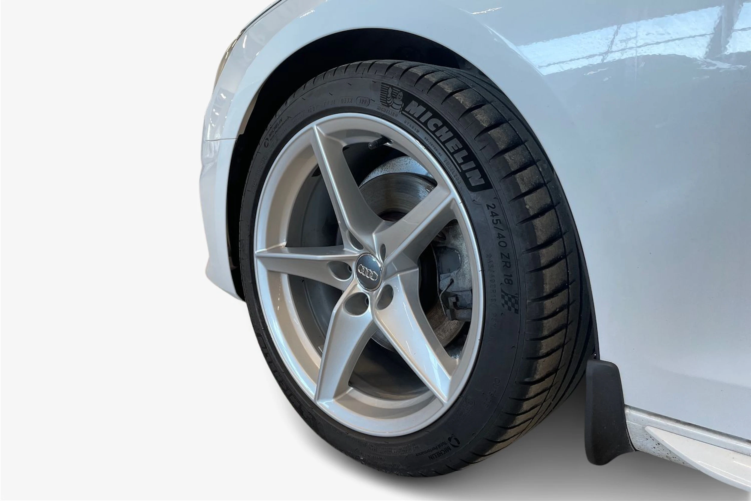 valkoinen Audi A4 2020 kuva 9.