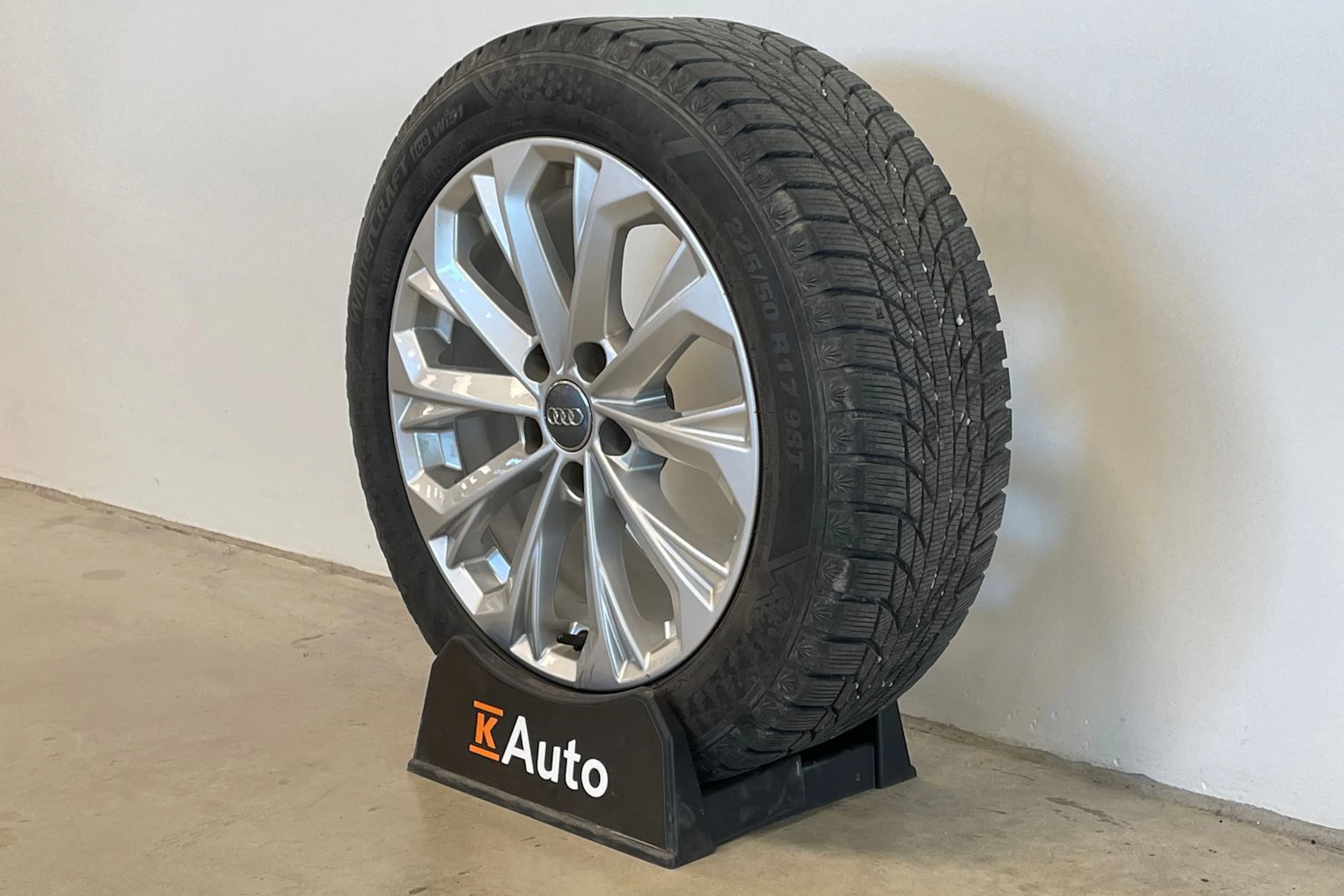 valkoinen Audi A4 2020 kuva 10.